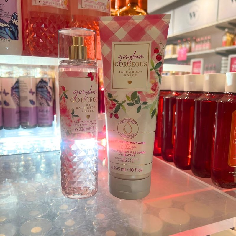 Bath & Body Works GINGHAM GORGEOUS Fine Fragrance Mist & Moisturizing Body Wash 2-piece Gift Set with a Red Bow for Holiday – Full Size