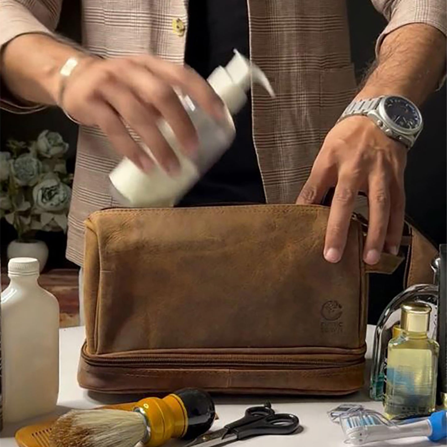 RUSTIC TOWN Leather Toiletry Bag for Men - Travel Shaving Ditty Kit - Bathroom Shower Toiletries Organizer - Cosmetic Makeup Bag for Women
