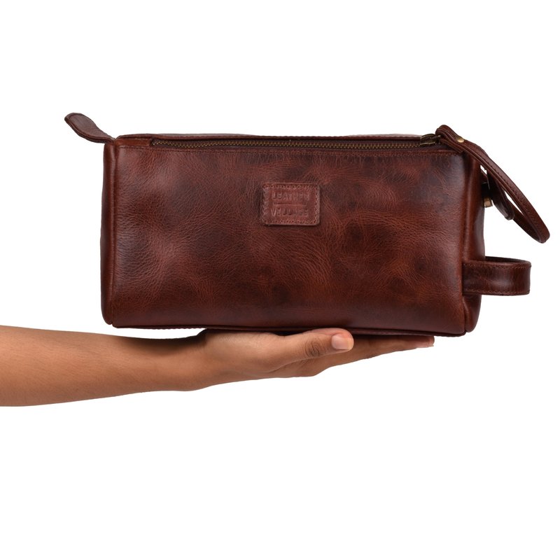 LEATHER VILLAGE Genuine Leather Travel Toiletry Bag - Water-Resistant Dopp Kit for Toiletries, Large Shaving Bag & Bathroom Organizer - Gift for Men & Women - Cherry Brown