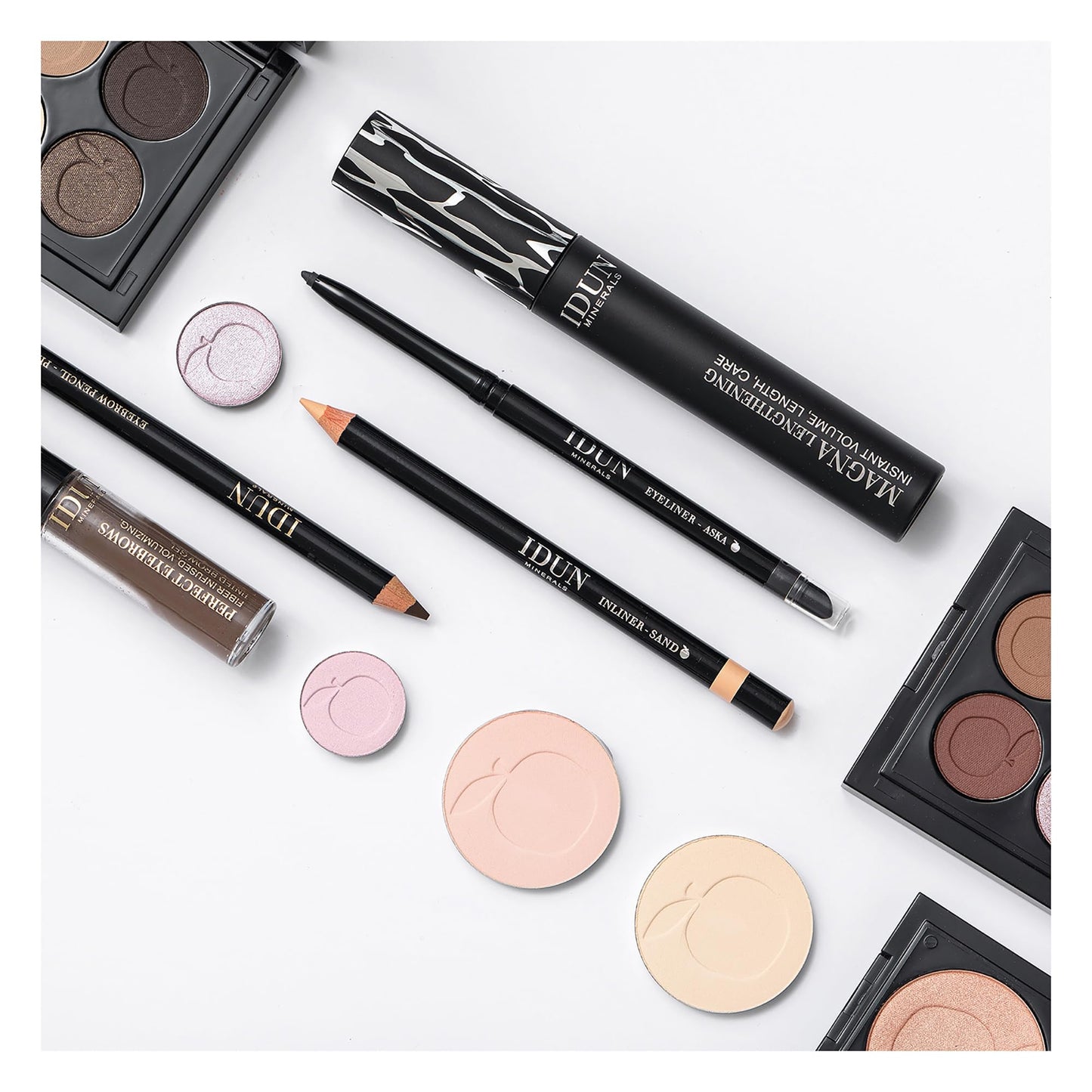 IDUN Minerals Creamy Eyeliner - Precision Pen for Flawless Eye Looks - Skin Nourishing Mineral Formula - Fine Tipped Point and Angled Smudging Tool for Sharp or Smoky Designs - 103 Sand - 0.012 oz