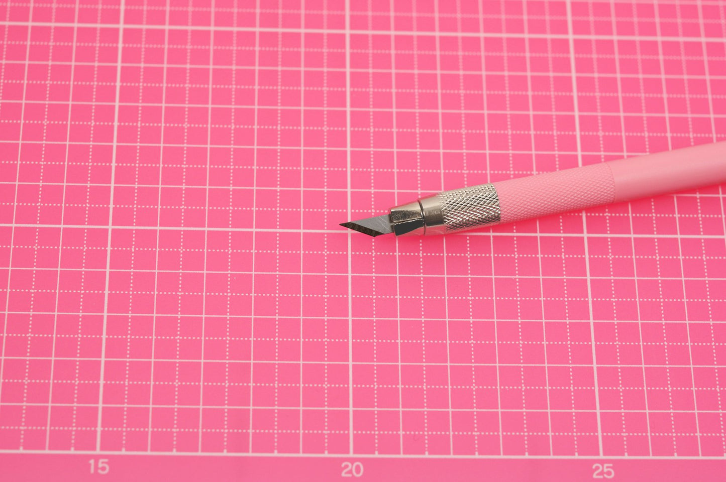 NT Cutter Resin Holder Art Knife, Pink Holder, 1 Knife (D-401P-P)