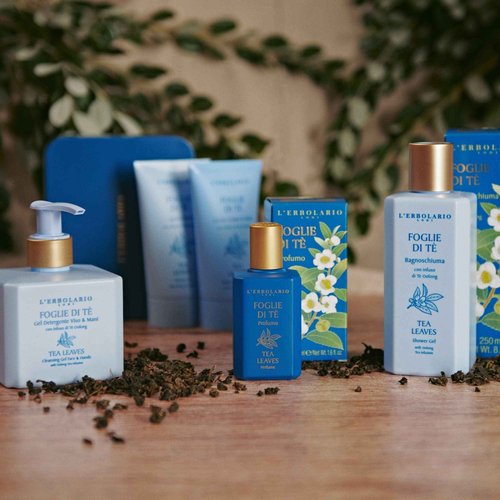 L'Erbolario Tea Leaves Face And Hand Cleansing Gel - With Oolong Tea Infusion - Floral Scent - Has A Distinctive Mild And Delicate Aroma - Leaving The Skin Feeling Soft And Silky - 8.5 Oz Body Wash