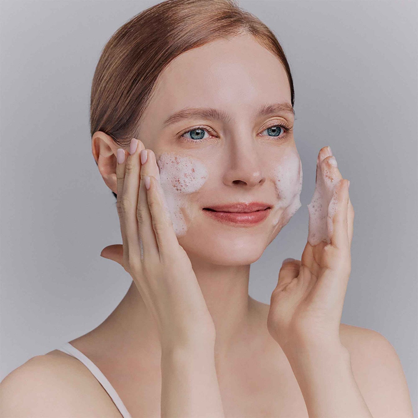 Whamisa Organic Flowers Foaming Cleansing Gel, Foaming Face Wash, Postbiotic-Rich Formula for Gentle Wash, Pore Care, Fermented, Hydrating (150ml)