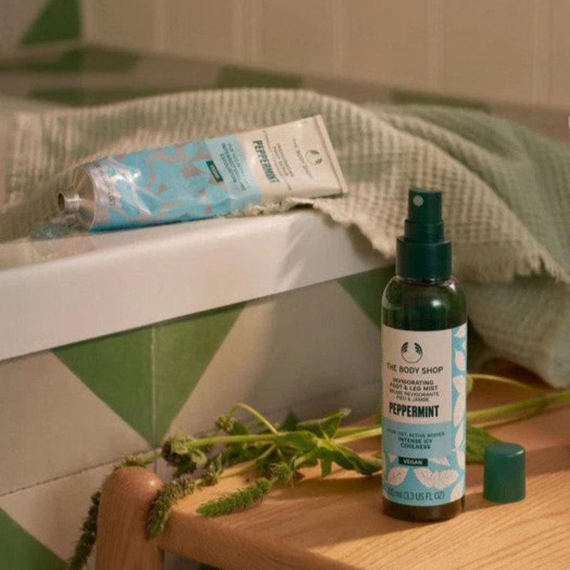 The Body Shop Peppermint Cooling & Reviving Foot Spray – For Tired, Achy Feet – Vegan – 3.3 oz