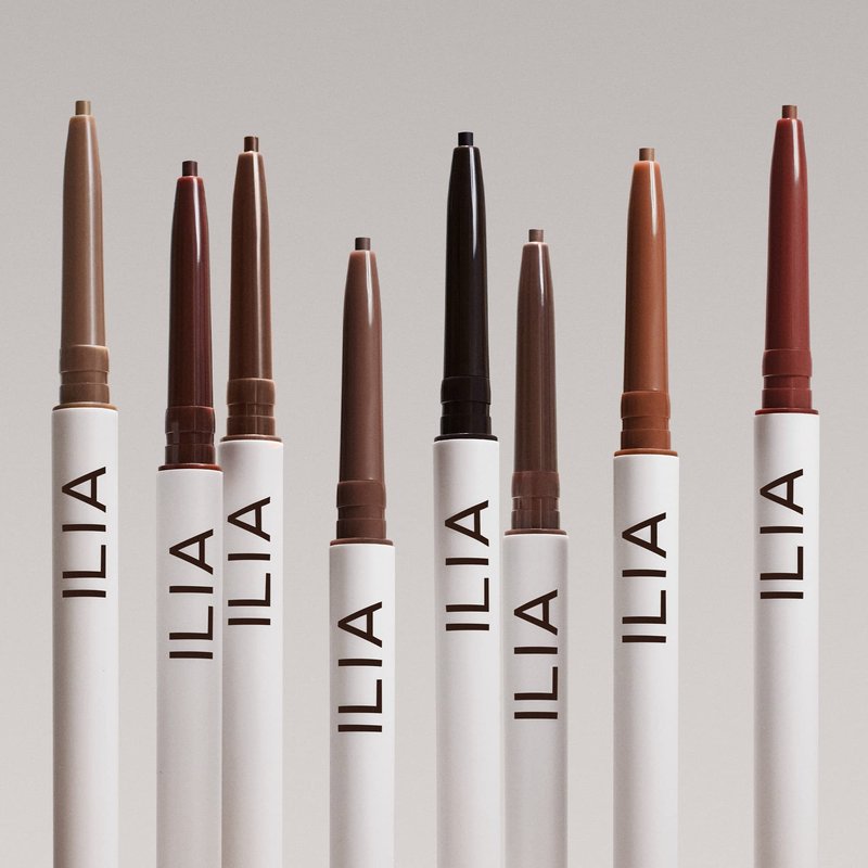 ILIA - In Full Micro-Tip Brow Pencil with Spoolie | Buildable Pigment, Fade-Resistant | Safe for Sensitive Eyes, Fragrance + Silicone-Free | Non-Toxic, Vegan, Cruelty-Free, Clean Makeup (Soft Brown)