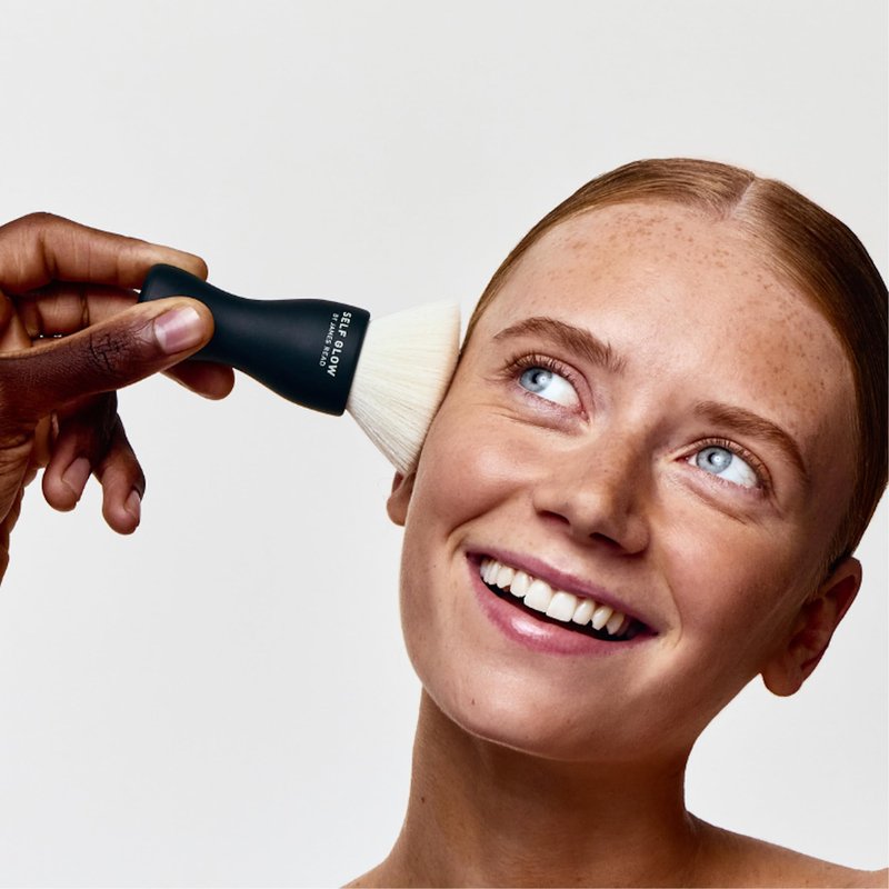 Self Glow by James Read - Sunbrush Face + Body Glow Brush | Ultra-Soft, Synthetic, Hypoallergenic Fibres | Vegan, Cruelty-Free, Recycled Plastic