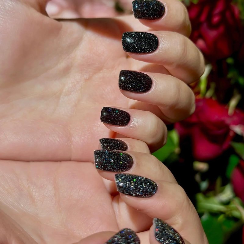 COSMOO Black Glitter Quick Dry Nail Polish 12ml, Shimmer Chip Resistant DIY Nails Art for Ladies, Vegan, Fast Drying, Streak, Long Lasting