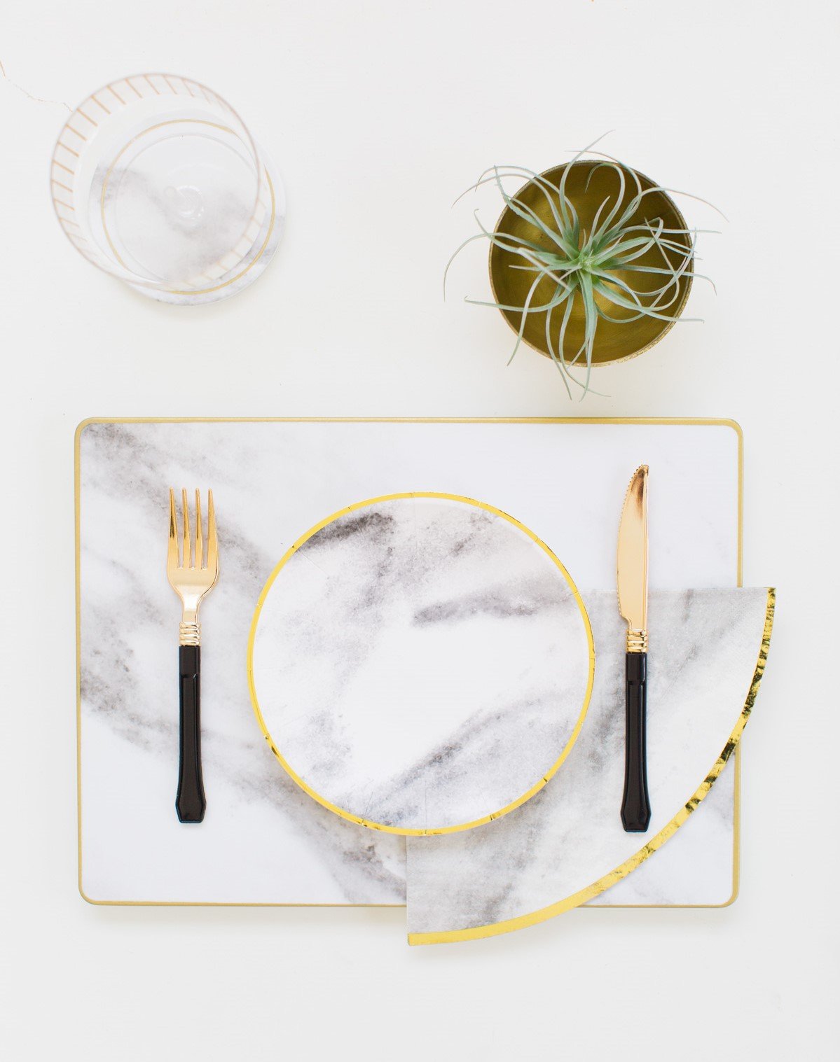 Sugar & Cloth 7 Inch round Dessert Paper Plate, Marble with Gold Edge, 24 Count