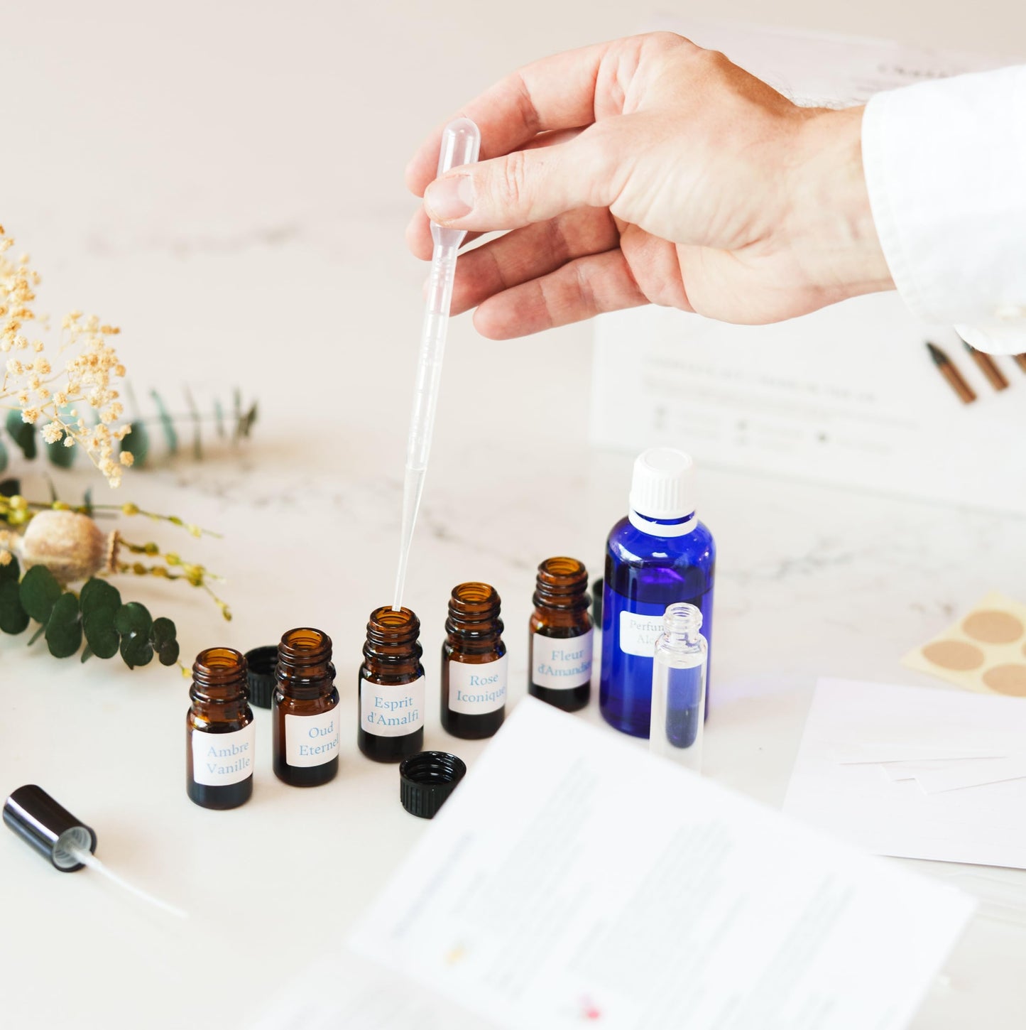 OurHands Perfume Making Kit Create Your Own Signature Perfume with 5 Premium Fragrance Oils, Perfumer’s Alcohol, Reusable Glass Atomiser, and Custom Naming Stickers