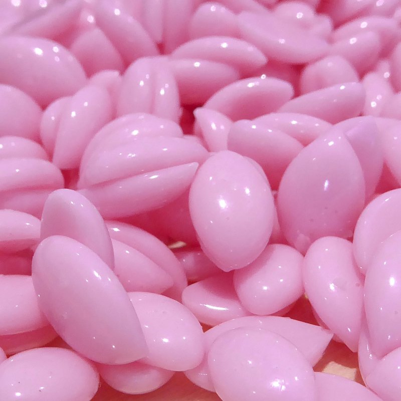Waxness Bikini Lotus Hard Wax Beads 1.65 lb (750 g) – Rosin-Free Stripless Wax for Bikini and Sensitive Areas, Professional Use – Made in Italy