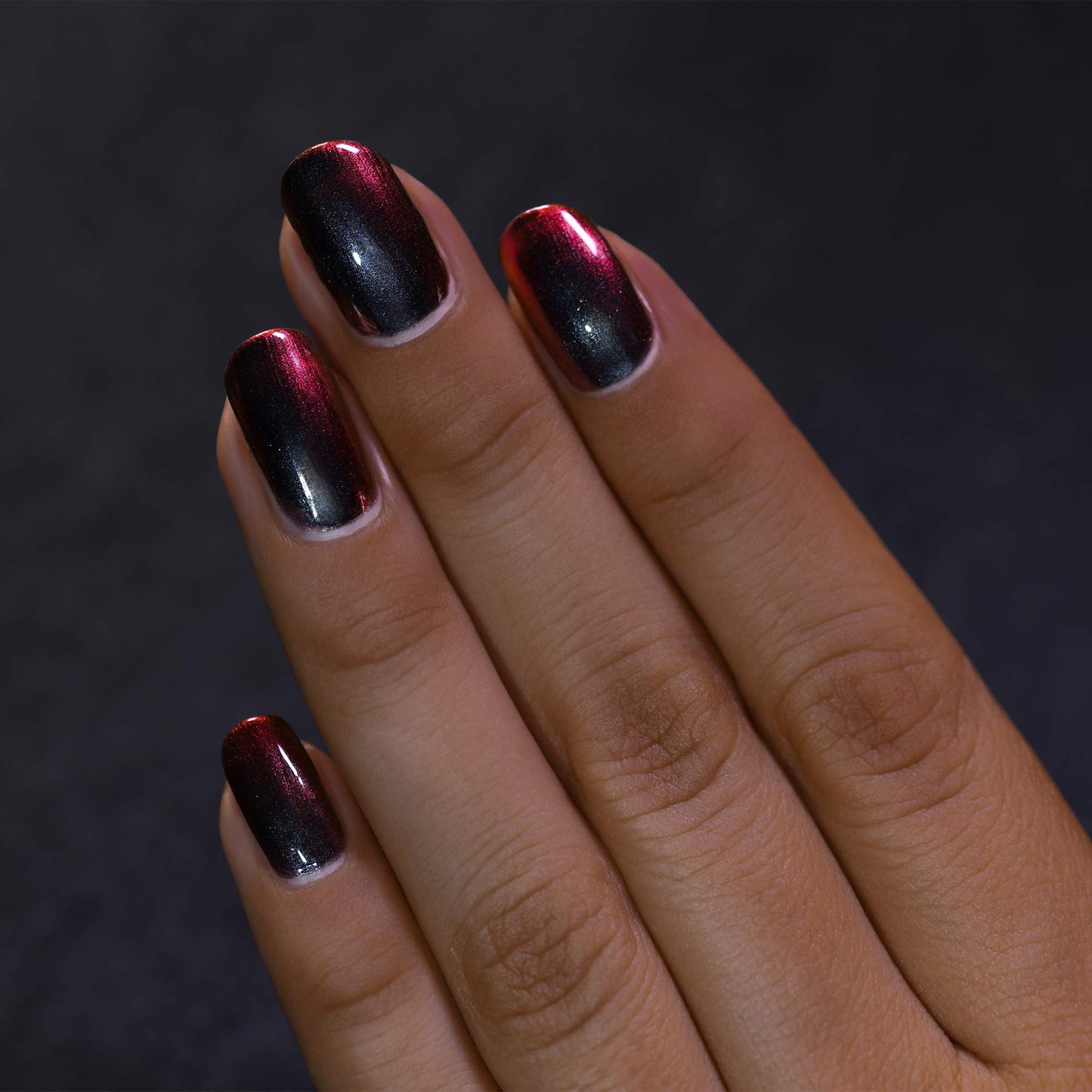 ILNP Eclipse - Black to Red Chrome Nail Polish, Color Changing Multichrome, Red and Black Nail Polish, Non-Toxic, Vegan