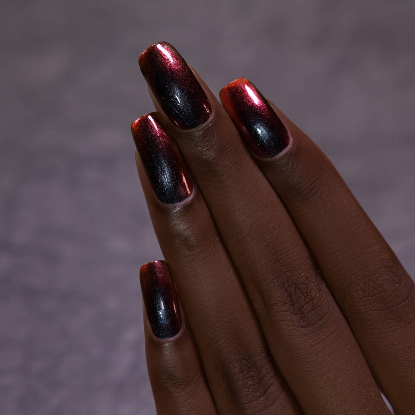 ILNP Eclipse - Black to Red Chrome Nail Polish, Color Changing Multichrome, Red and Black Nail Polish, Non-Toxic, Vegan