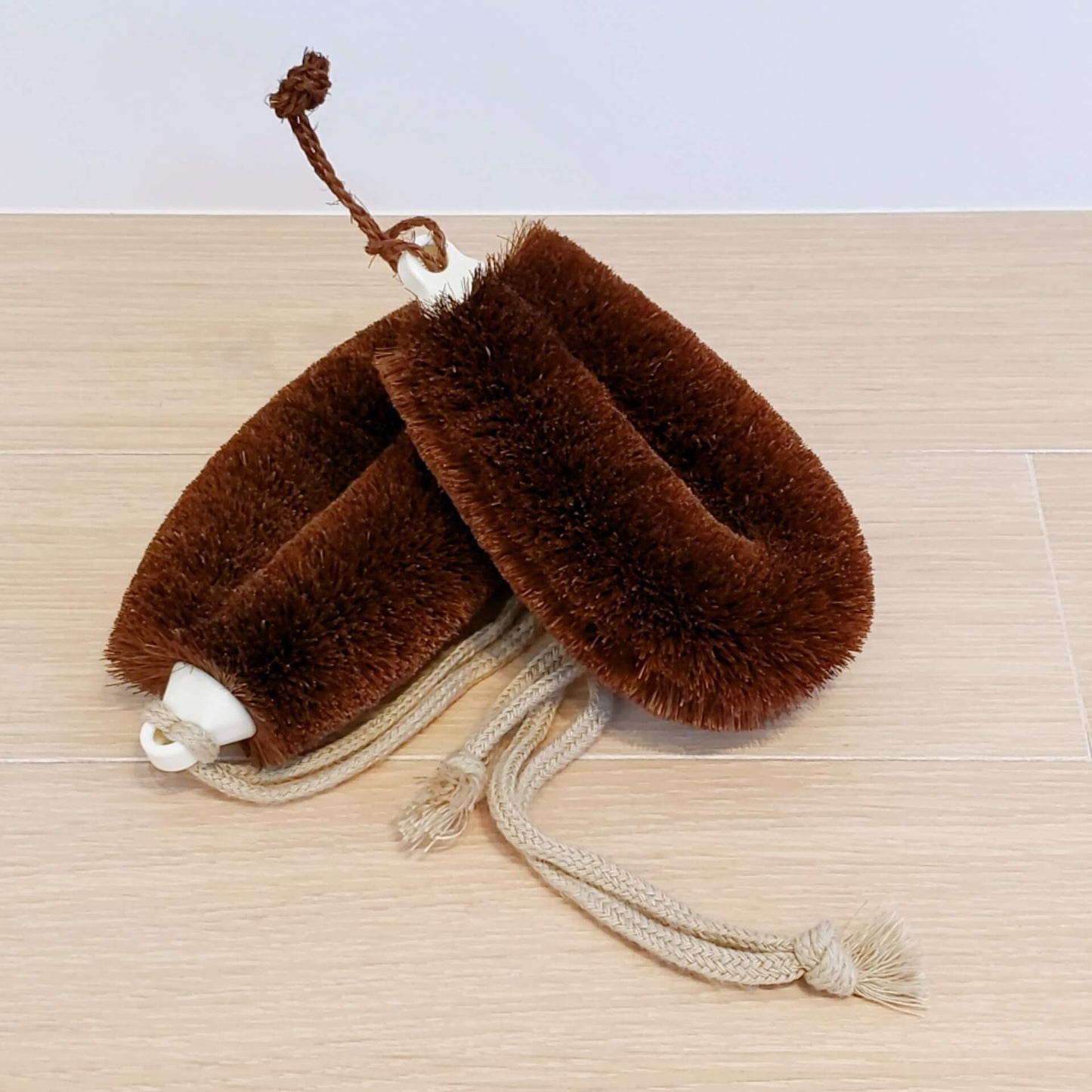 Narita-kun Body Scrubbing Brush with String