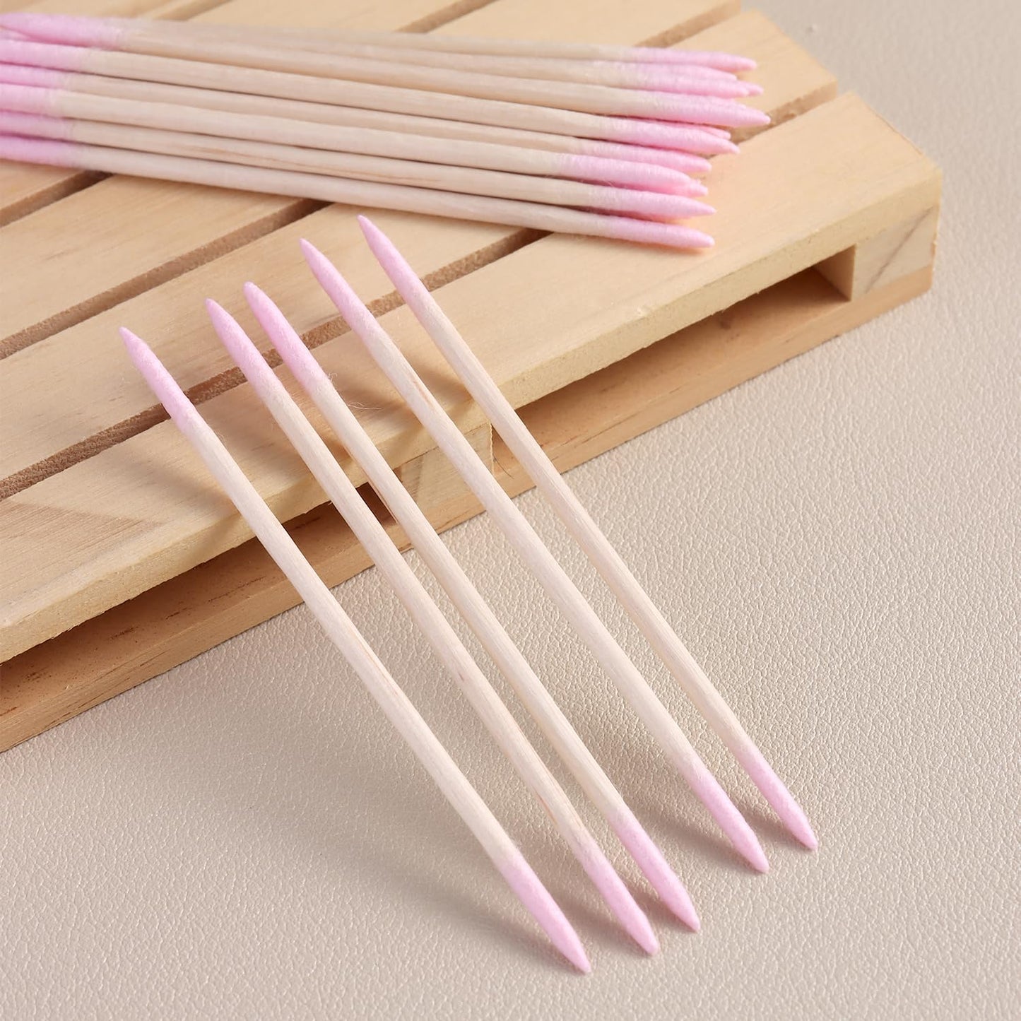 FSpronail 200pcs Pointed Tip Cotton Swabs, Pink Double-head Precision Microblading Cotton Swabs with Wooden Sticks Nail Polish Remover Pen Touch Up Disposable Makeup Applicators Beauty Tools