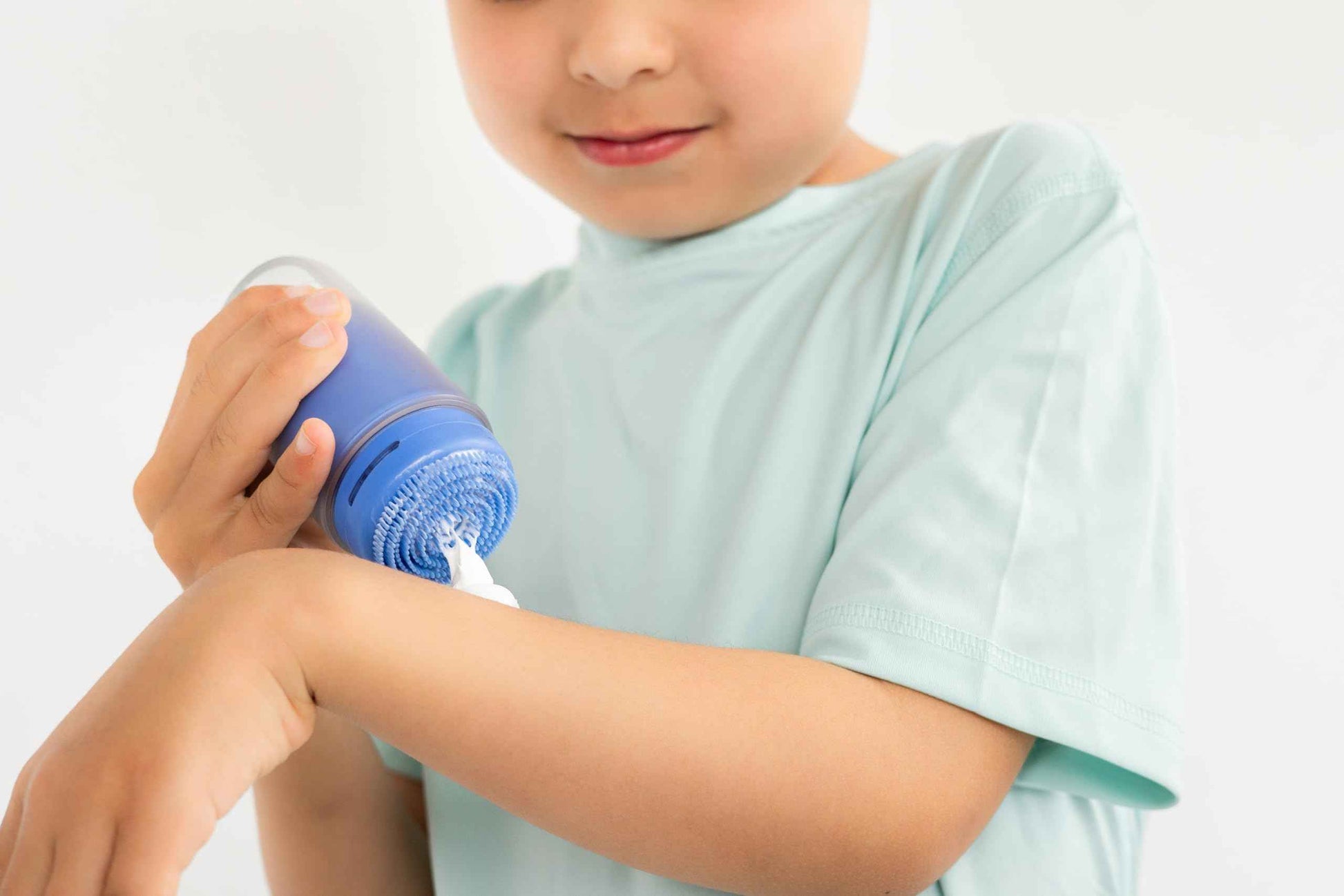 Ubbi Sunsqueeze Sunscreen Applicator, Refillable Roll On, Soft Silicone Bristles for Babies and Toddlers, Easy to Clean, Dishwasher Safe, Holds 3.38 Fluid Oz, Blue & Yellow 2 Pack