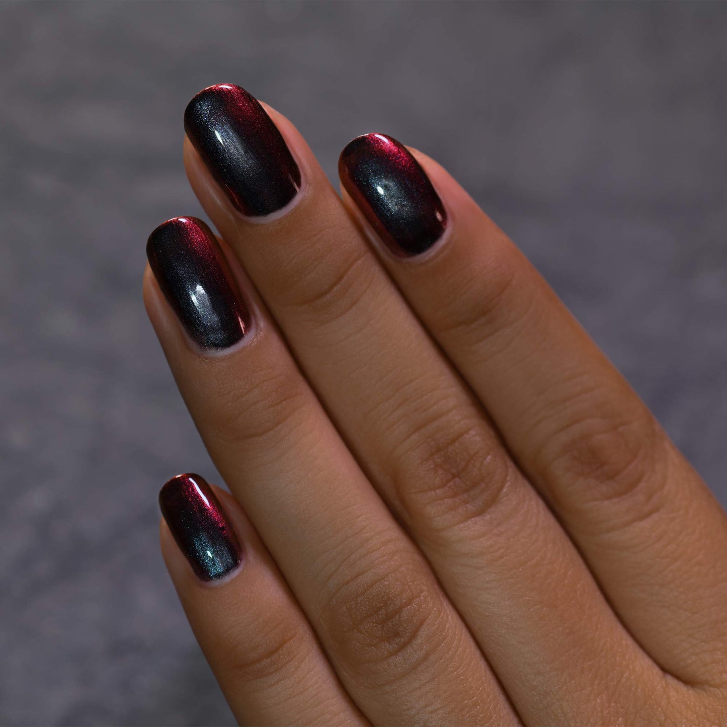 ILNP Eclipse - Black to Red Chrome Nail Polish, Color Changing Multichrome, Red and Black Nail Polish, Non-Toxic, Vegan