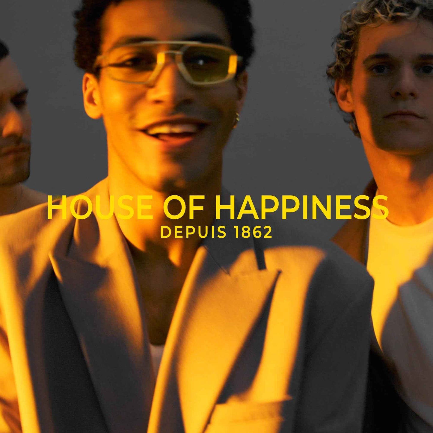 ROGER & GALLET Shaving Soap Bar Cologne Twist - Enriched with Sweet Almond Oil & Sage Extract - Gentle, Comfortable Shave - Solid Eco-Friendly Shaving Soap Puck for Men - 100g