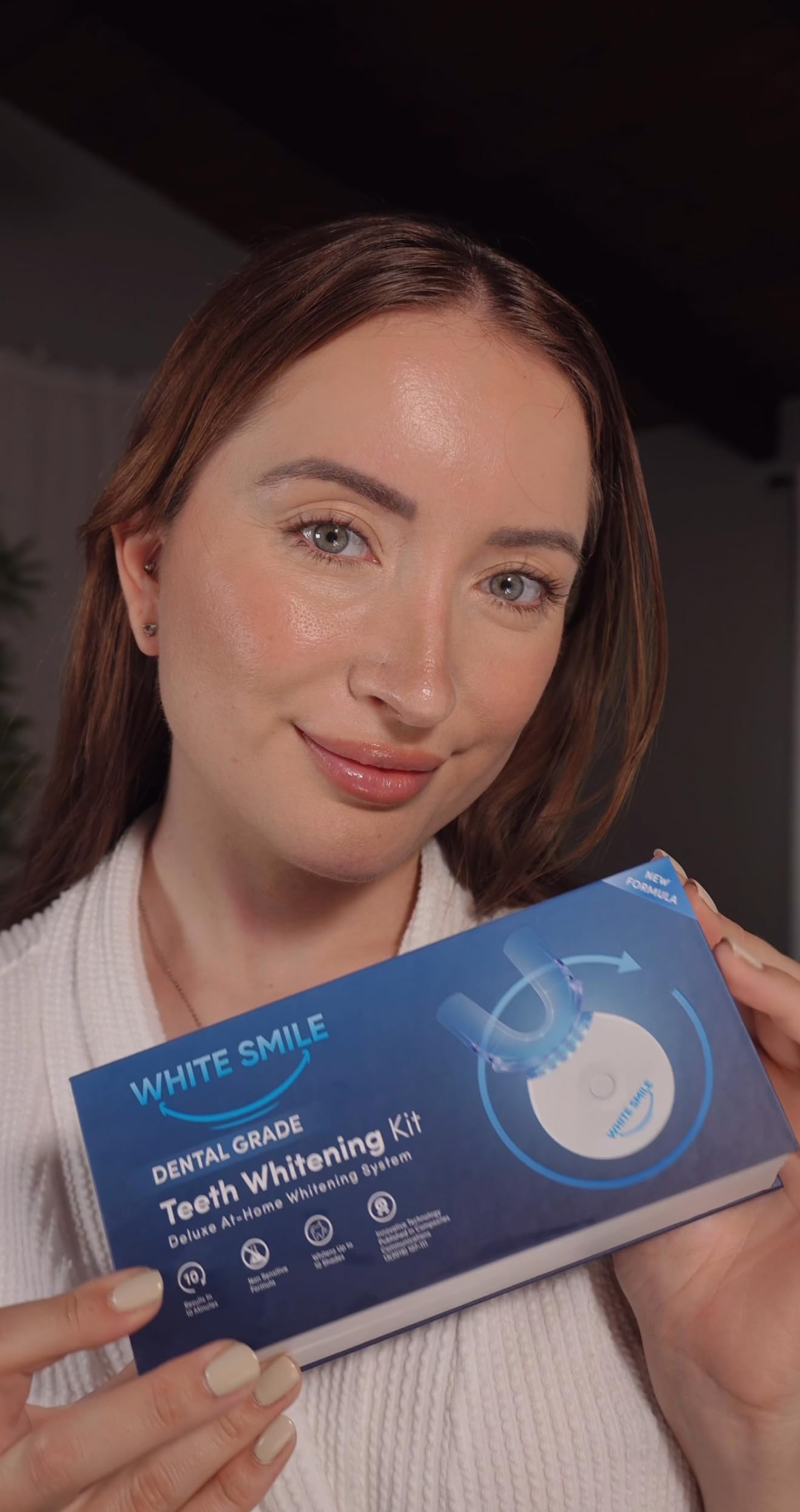 White Smile Teeth Whitening Kit with LED Light System, 35% Carbamide Peroxide, 3 Gel Syringes, Mouth Tray, 10-Minute Treatment, Non-Sensitive Formula, Stain Removal, Whitens up to 10 Shades in 7 Days