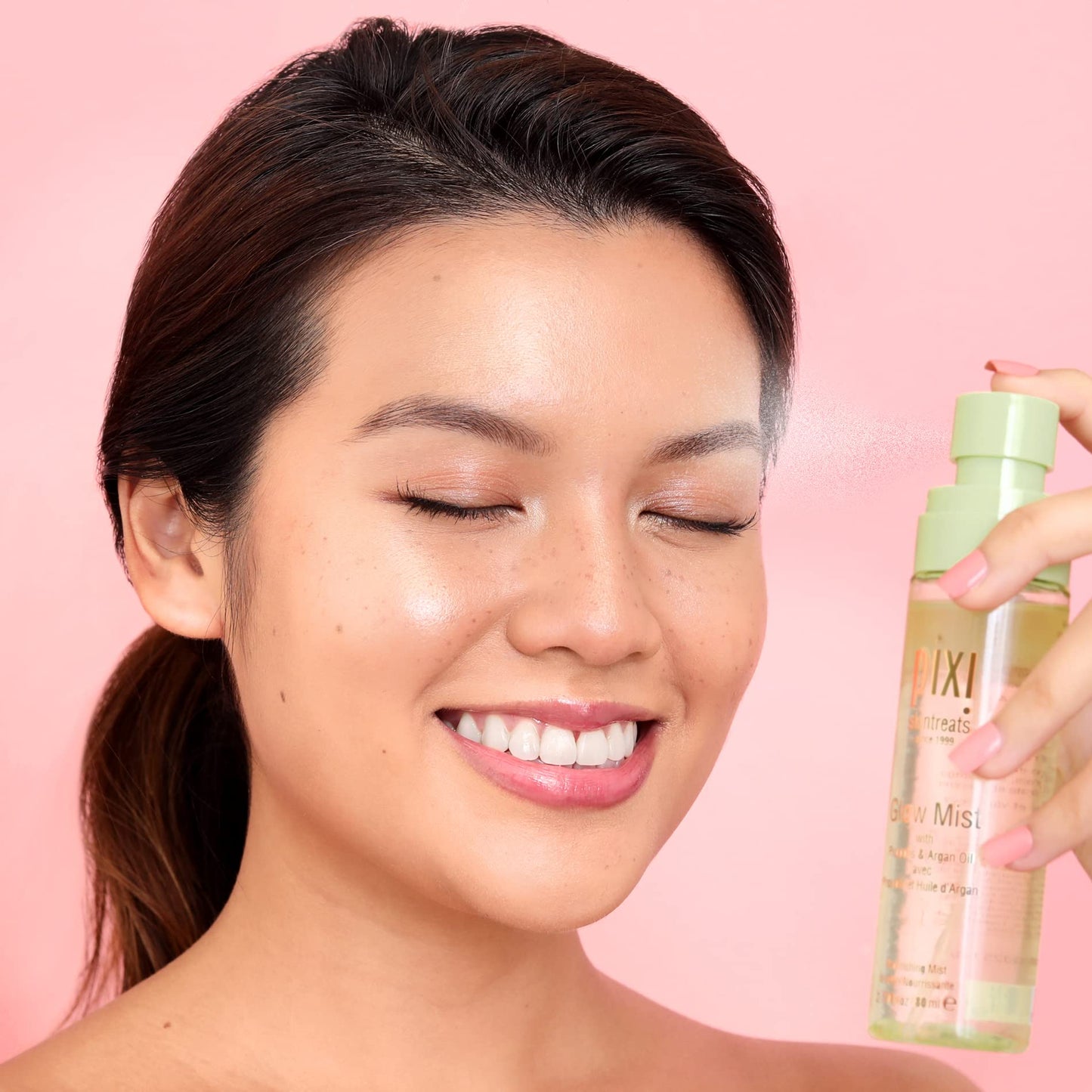 Pixi Beauty Glow Face Mist with Natural Oils | Glow Mist Illuminating Spray Revives Dull Dry Skin | Instant Radiance & Dewy Finish, Sets Makeup | Propolis & Argan Oil, Non-Greasy | 2.7 fl oz