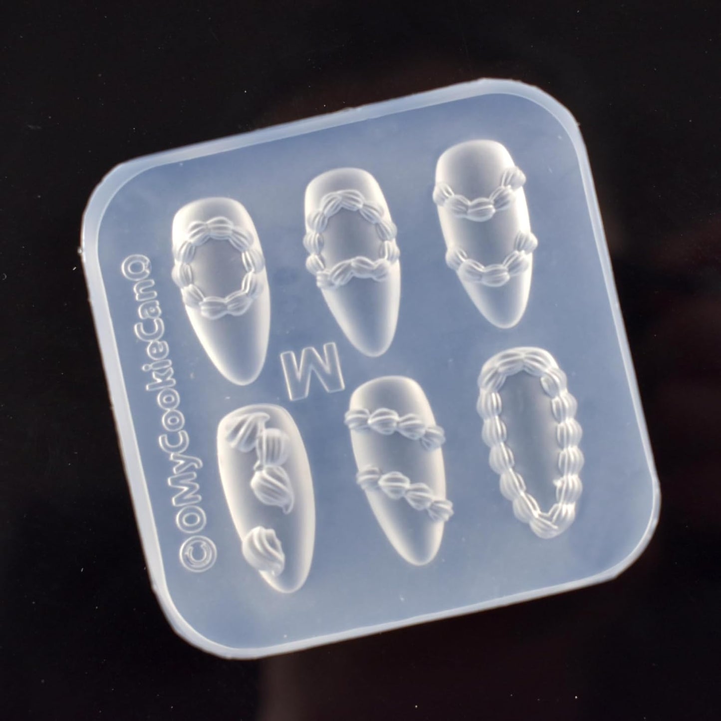 Nail Art Silicone Mold - Embossed Cream Chain Design | 3D Carving Template for DIY Manicure with 6 Patterns