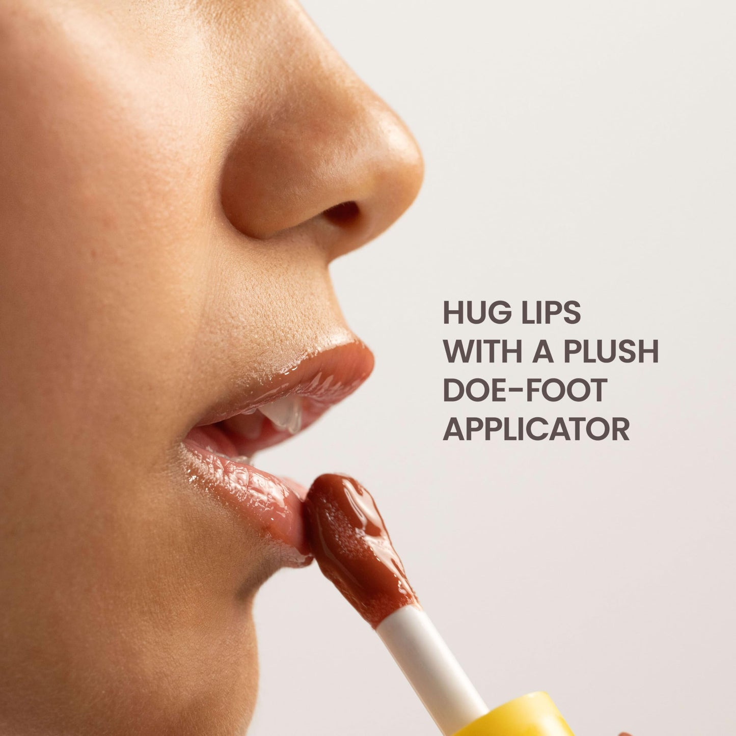 Burt's Bees Lip Oil Golden Hour, Instant Hydration, Nourishes and Softens Lips, Sheer Wash of Color, High Shine Finish, Responsibly Sourced Jojoba Oil, Non Sticky, Wand Applicator, 0.15