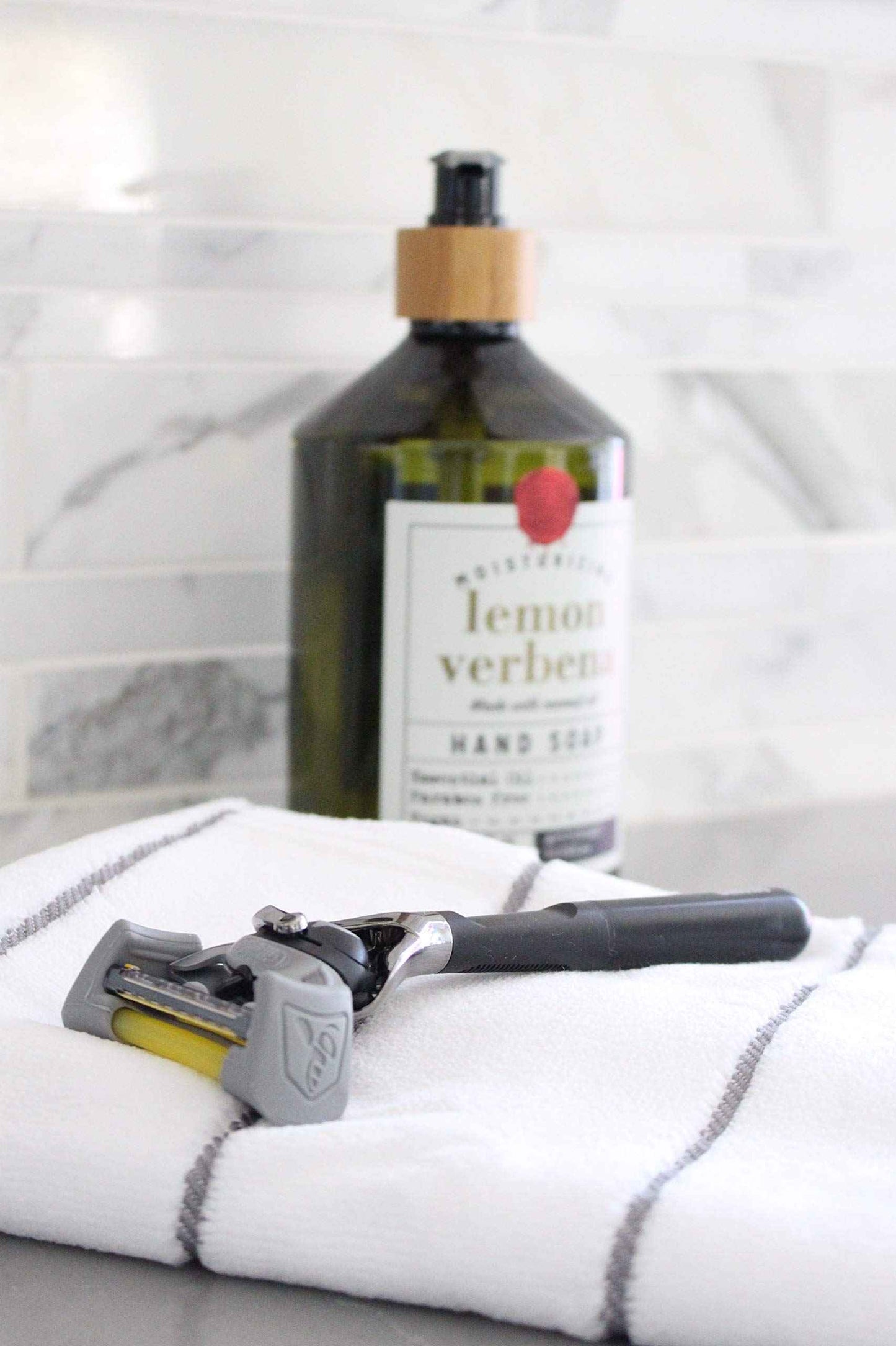 SteelBee Razor Saver | Anti-Rust Razor Cover | Blade Life-Extender | Travel Cartridge Protector | Corrosion-Preventing Attachment (2Pack)