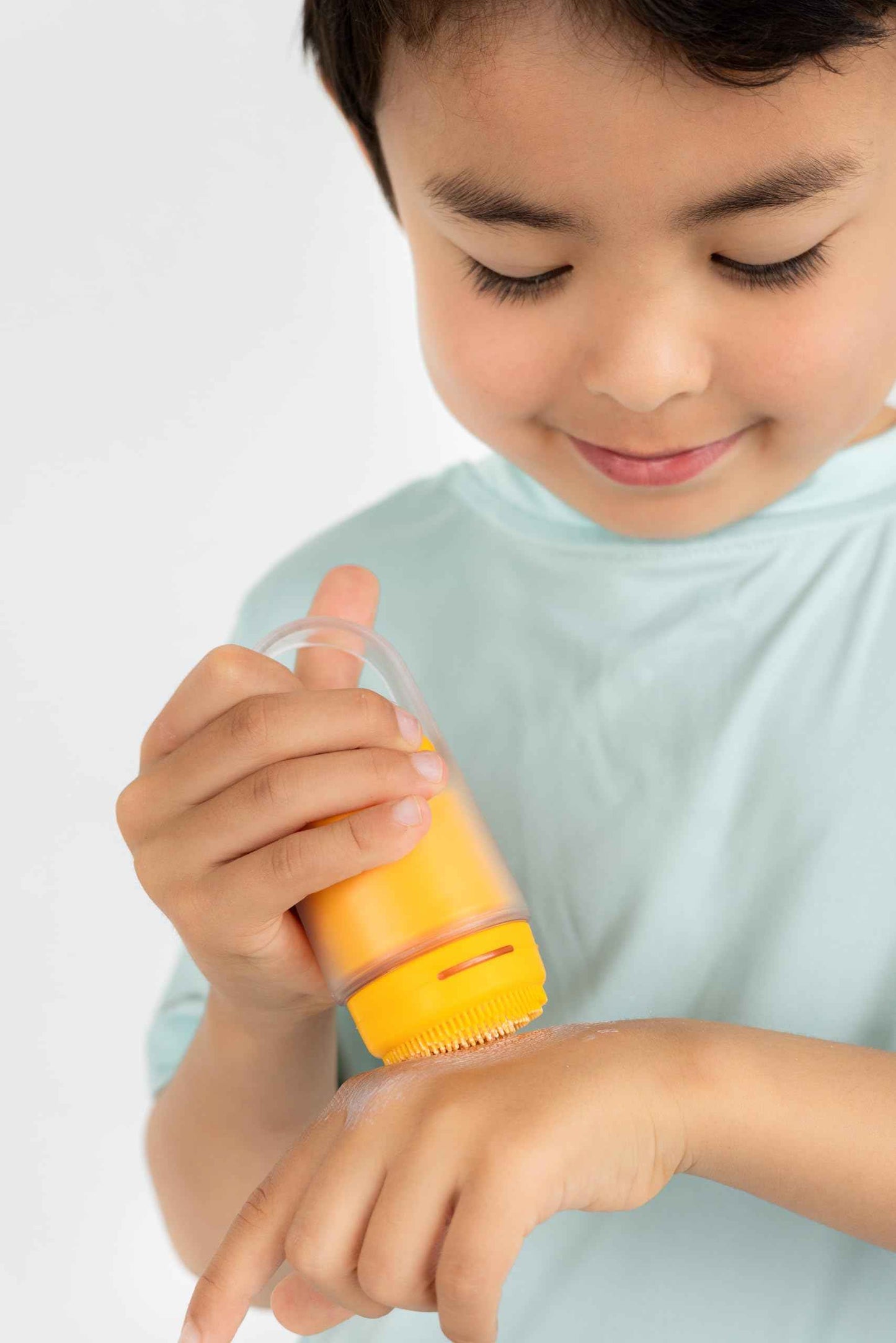 Ubbi Sunsqueeze Sunscreen Applicator, Refillable Roll On, Soft Silicone Bristles for Babies and Toddlers, Easy to Clean, Dishwasher Safe, Holds 3.38 Fluid Oz, Blue & Yellow 2 Pack