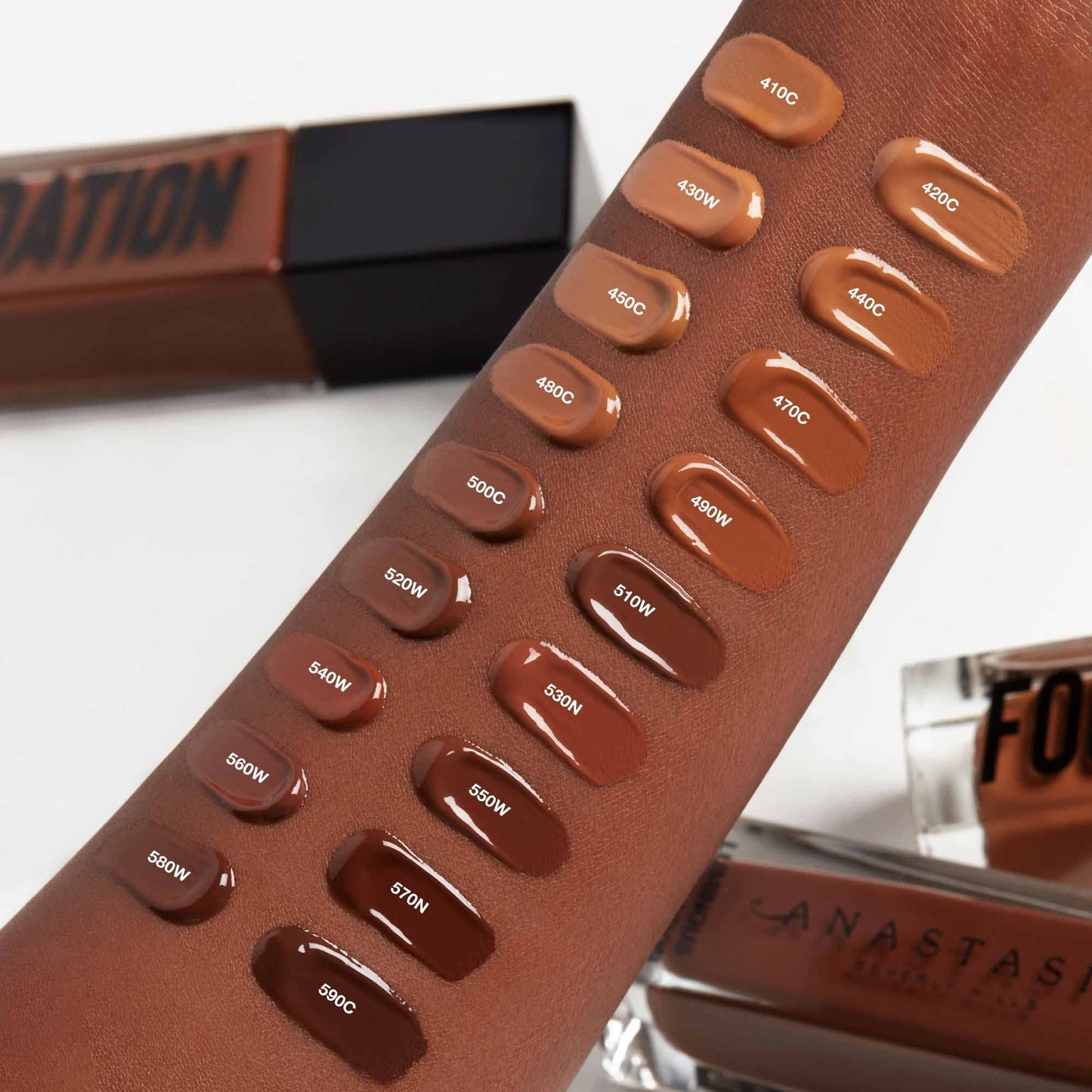 Anastasia Beverly Hills Luminous Foundation - Water-Resistant Long-Wear Face Makeup, Lightweight Glow-Boosting Formula for All Skin Types - 200W
