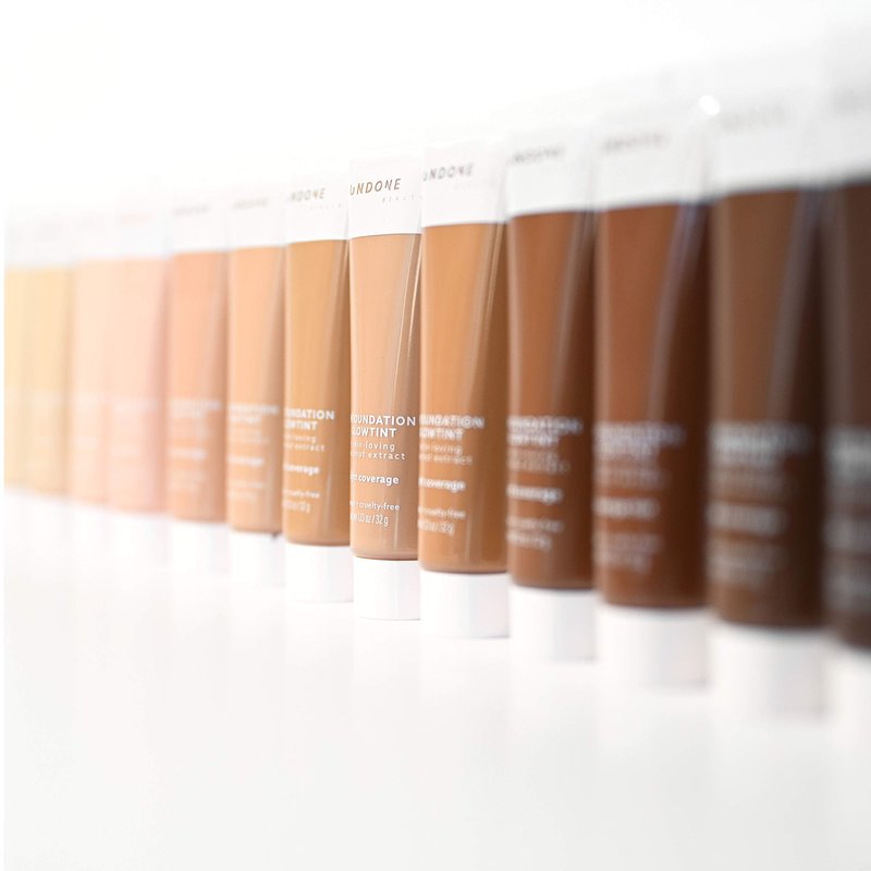 Undone Beauty Unfoundation Light Coverage Glow Tint Foundation with Coconut for Natural, Dewy Deep Neutral Glow - Enhances Face Shape, Cheeks, & Jawline - Pearl Light