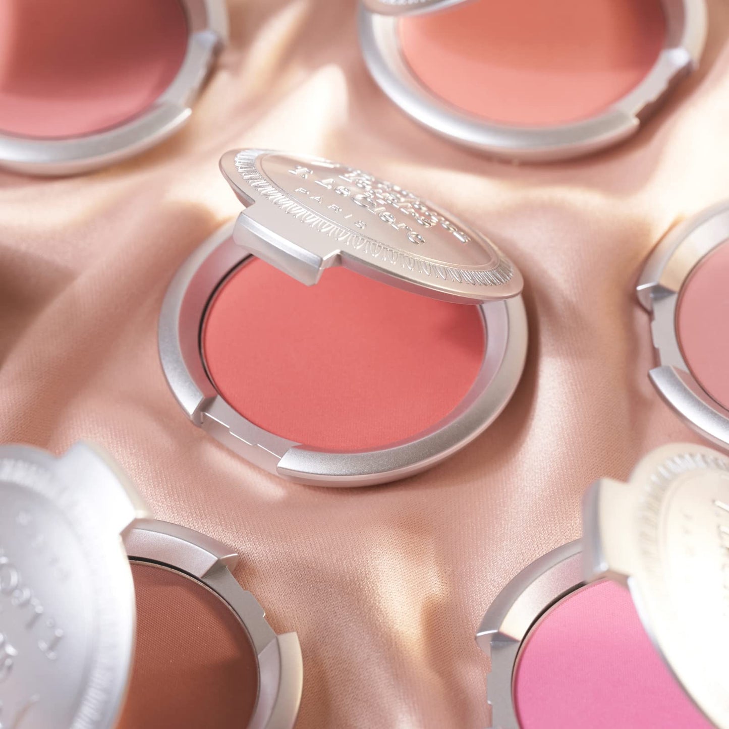 T. LeClerc Powder Blush - Professional High Impact All-Day Wear Flush of Color, Natural & Smooth Makeup Buildable Mineral - No Caking, Blends Easily & Contours Cheeks Made In France (Brun Voilé)