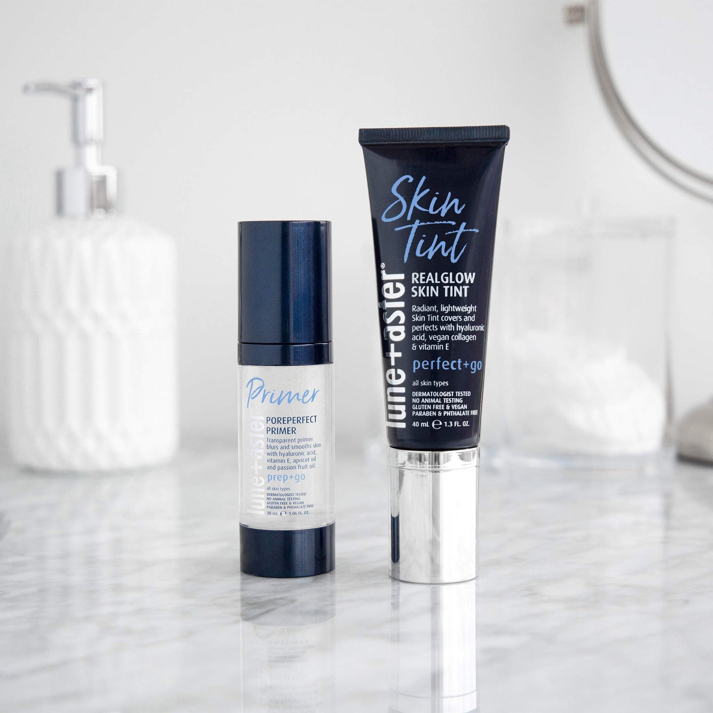 Lune+Aster PorePerfect Primer - Blurs and diffuses the appearance of pores, fine lines and wrinkles, while providing a gentle mattifying, yet radiant "filtered" effect