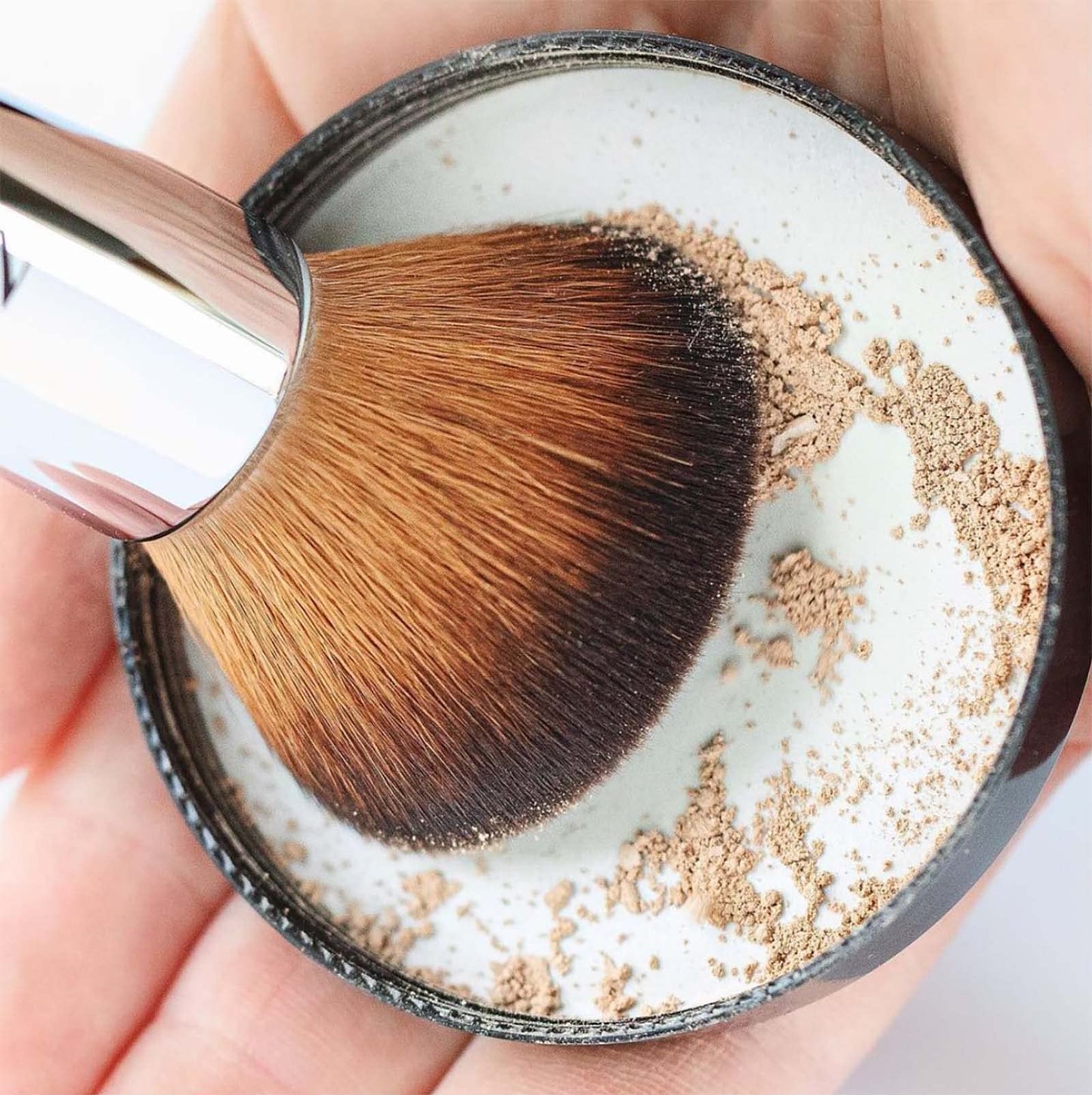 Idun Minerals - Mineral Powder Foundation - Imparts Rich Colour Payoff That Flatters Every Skin Type - Offers Impeccably Soft, Radiant Finish - Neutral Extra Light Shade - Jorunn - 0.25 Oz