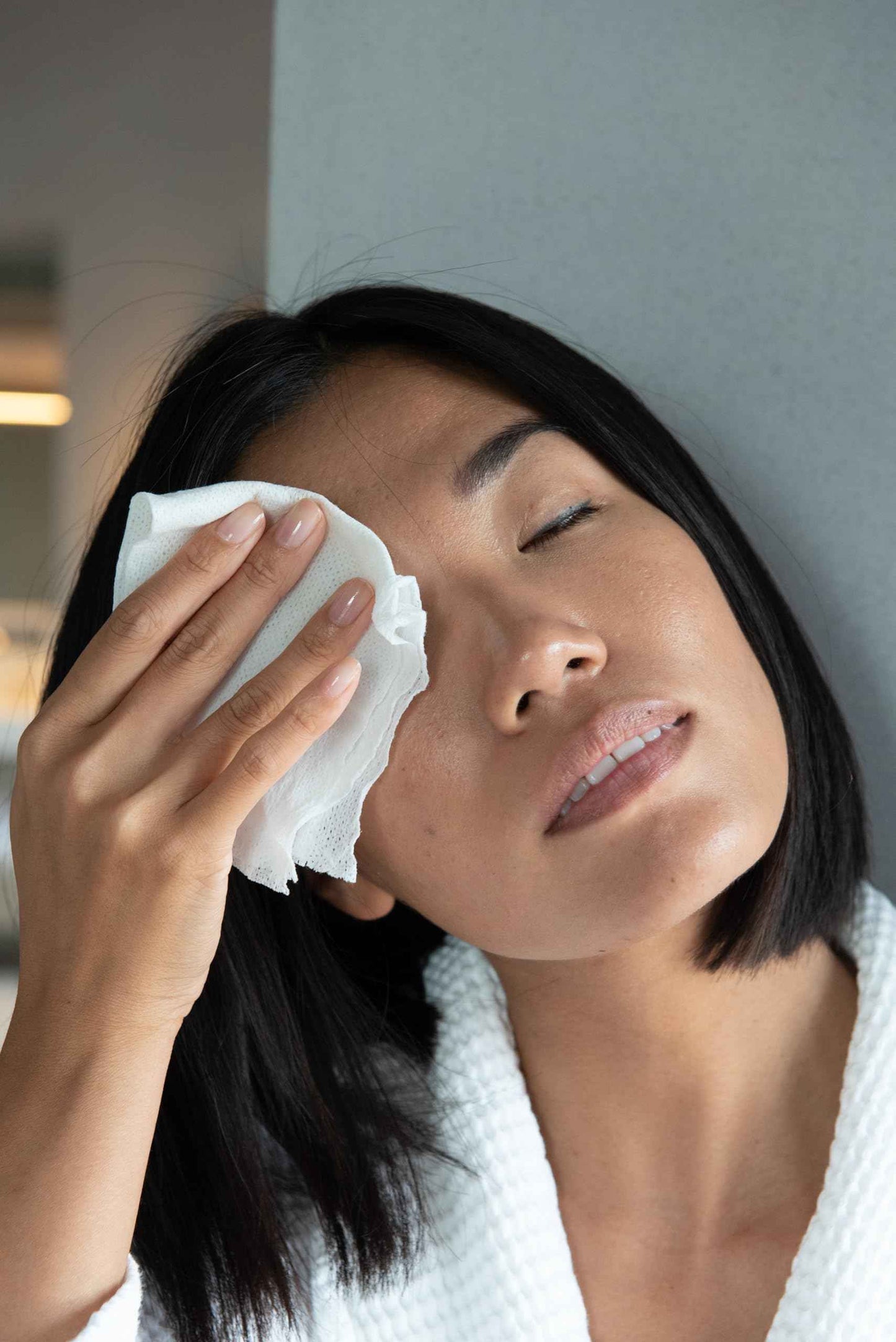 10 Make-Up Remover Tissue Capsules With Makeup Remover Liquid by Napkin - Disposable Compressed Cotton Towel - for Travel Camping, Hiking, Outdoor Sports, Beauty Salon and Restaurant