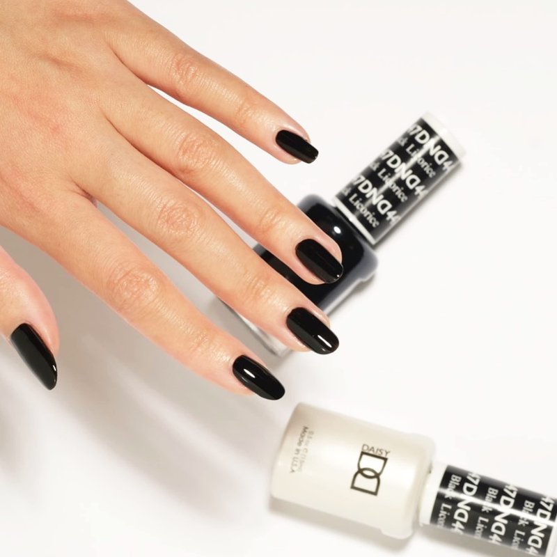 DND Gel Polish Set, Black Collection, UV/LED Gel Polish and Air Dry Nail Lacquer, Matching Chip-Free Polish Duo, 447 Black Licorice, 0.5 Fl Oz