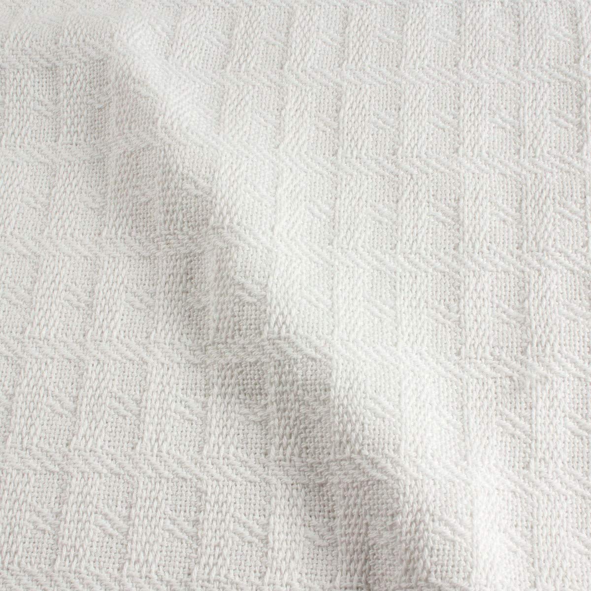 Body Linen Harmony Cotton Spa and Massage Table Blanket 100% Cotton, 66 by 90 Inches. Soft, Warm and Stylish. Machine Washable. Raised Knit Pattern in White.