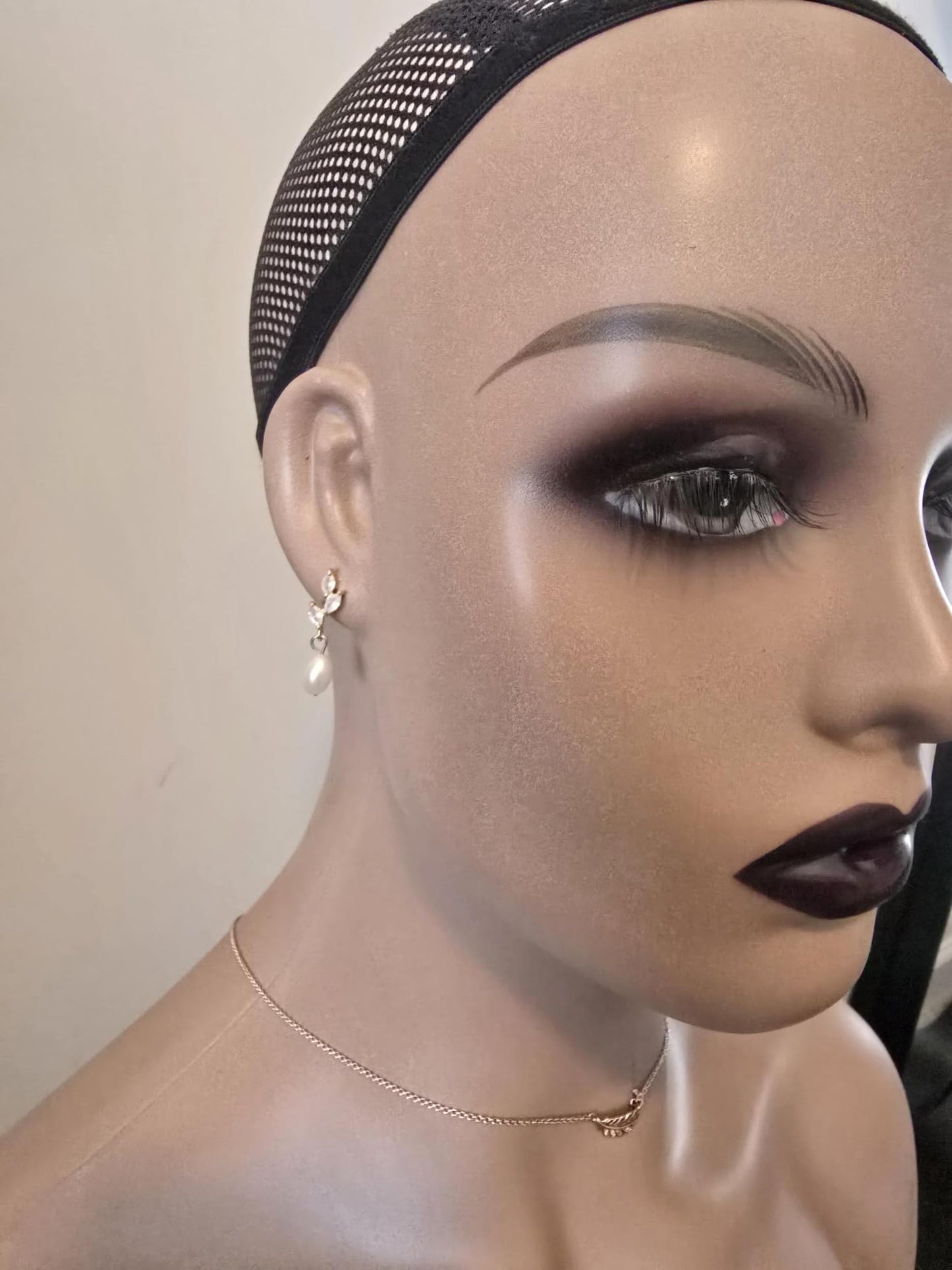 Luxar Beauté Realistic Female Mannequin Head with Shoulder PVC Head Bust Wig Head Stand for Wigs Display & Accessories (Beige)