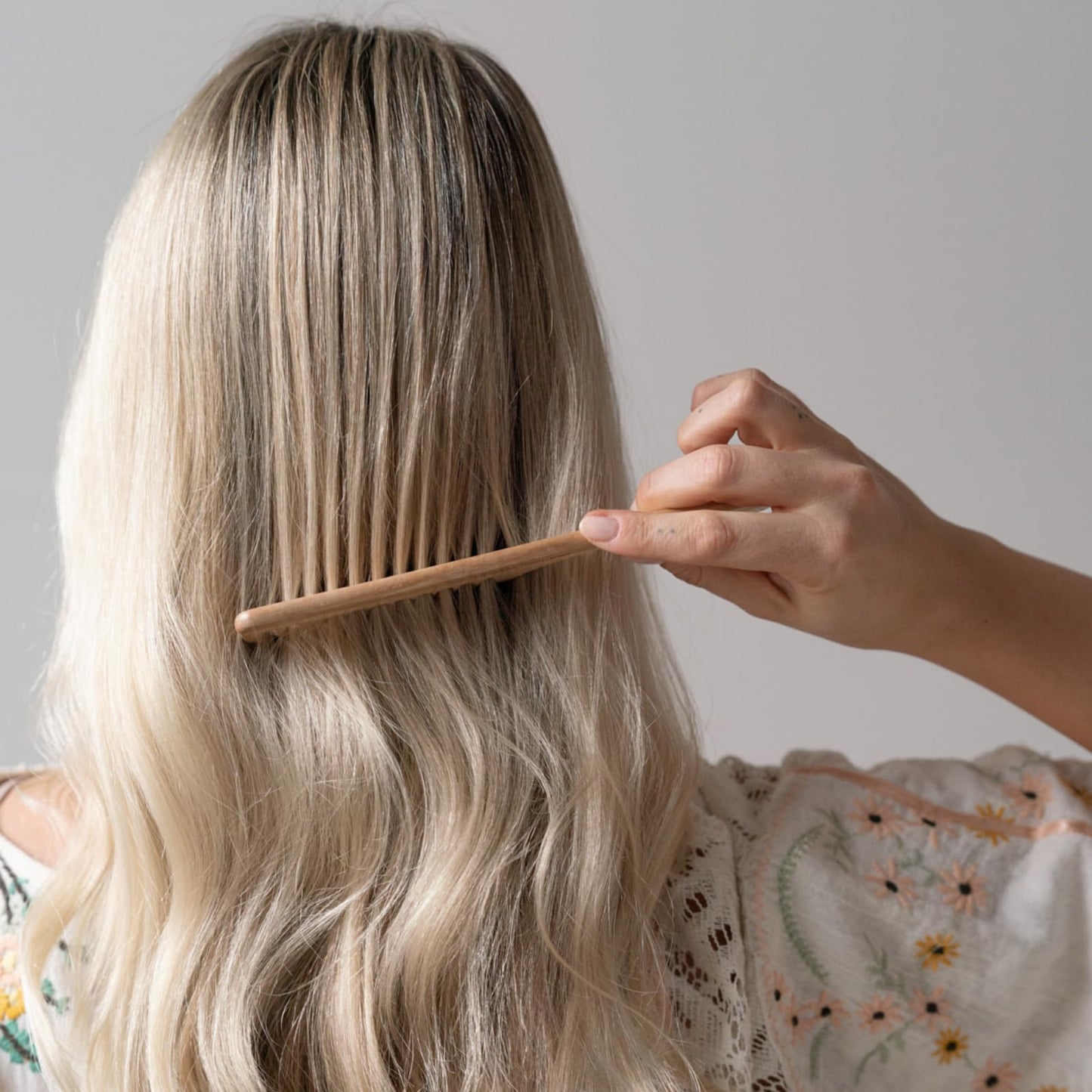 TEK | Wooden Hair Comb with Wide Tooth and Natural Ash Wood Handle, Ideal for Gently Detangling Normal, Wavy or Curly Hair Without Breakage | Allure Award-Winning | 20x4.5 cm | Handmade in Italy