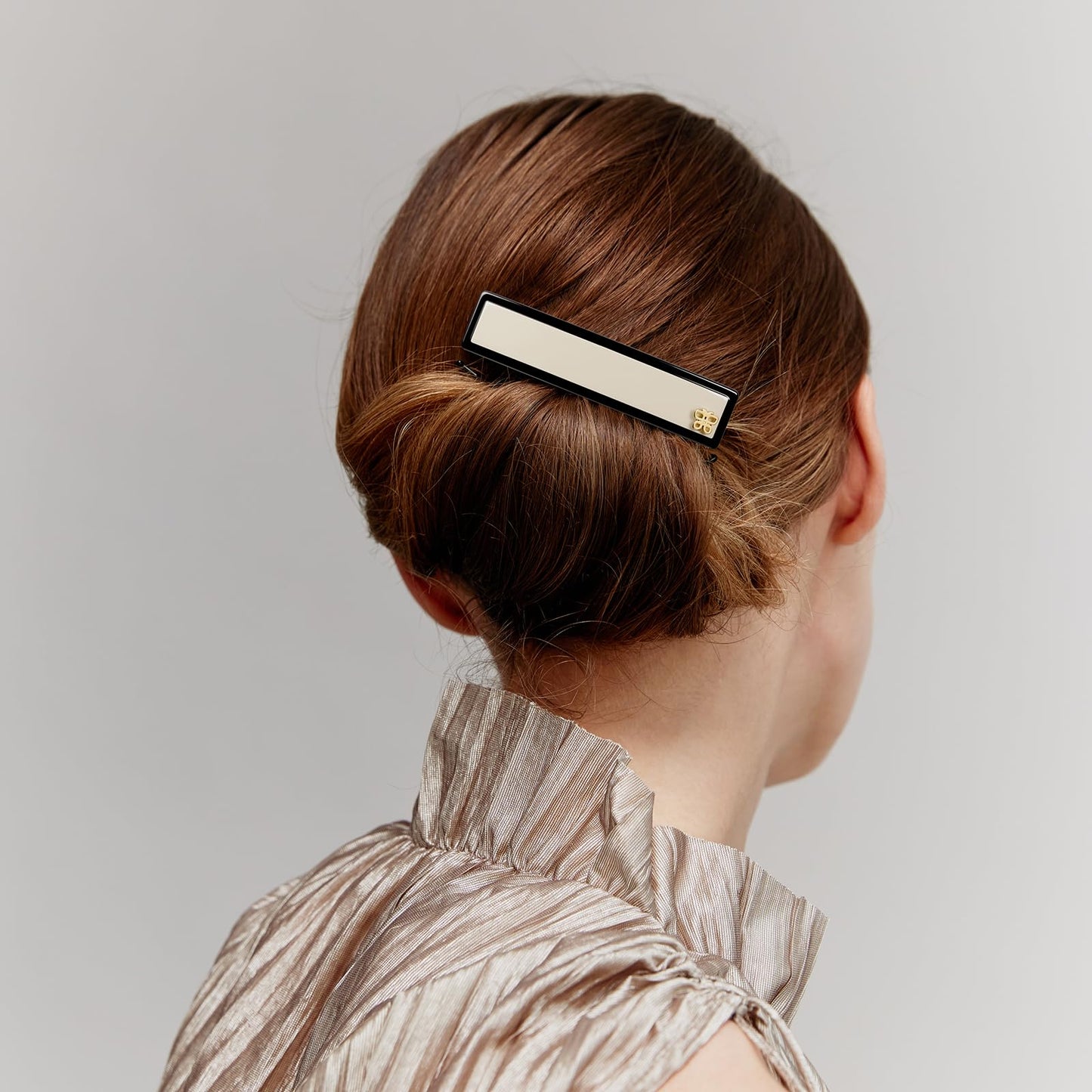 SHE'S FREE STYLE JUST FOR YOU [Chanel-style] Hair Barrette for Women, Acetate Resin Barette, Classic Black & White, French Hair Accessory for Thin Hair, Anti-Slip for Half-Hair (Middle,3.5 inch,1 Pcs)