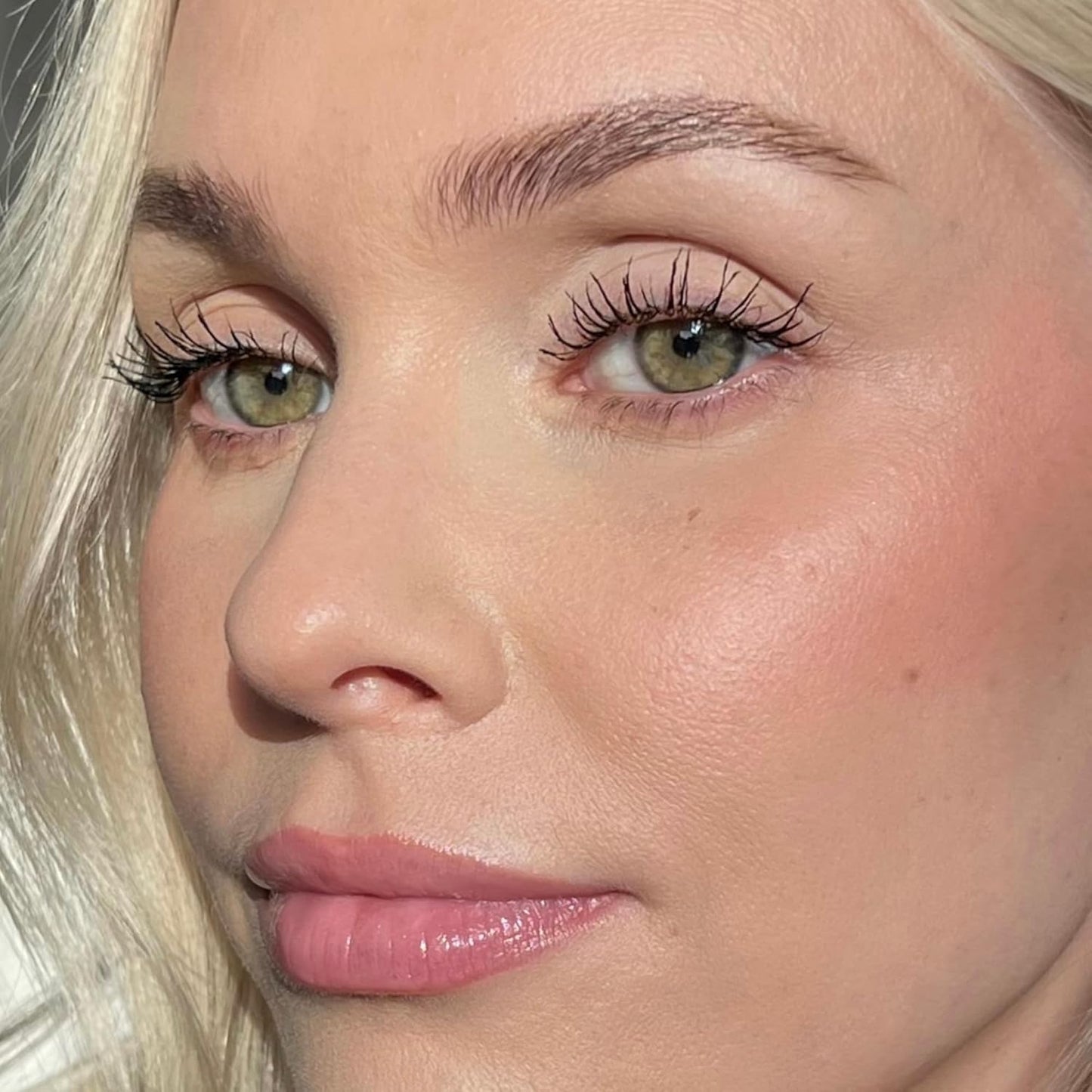 Hypoallergenic Eyeshadow - Long-Lasting, Blendable Formula | Fragrance-Free & Vegan, 262 White-ish