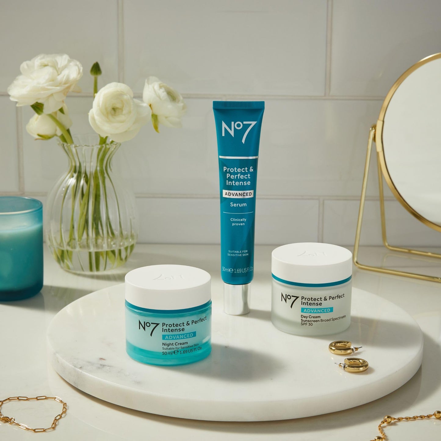 No7 Protect & Perfect Intense Advanced Fragrance-Free Day Cream SPF 30 - Anti-Aging Facial Moisturizer with Anti-Wrinkle Technology - Hydrating Hyaluronic Acid Cream for Radiant Youthful Skin (50ml)