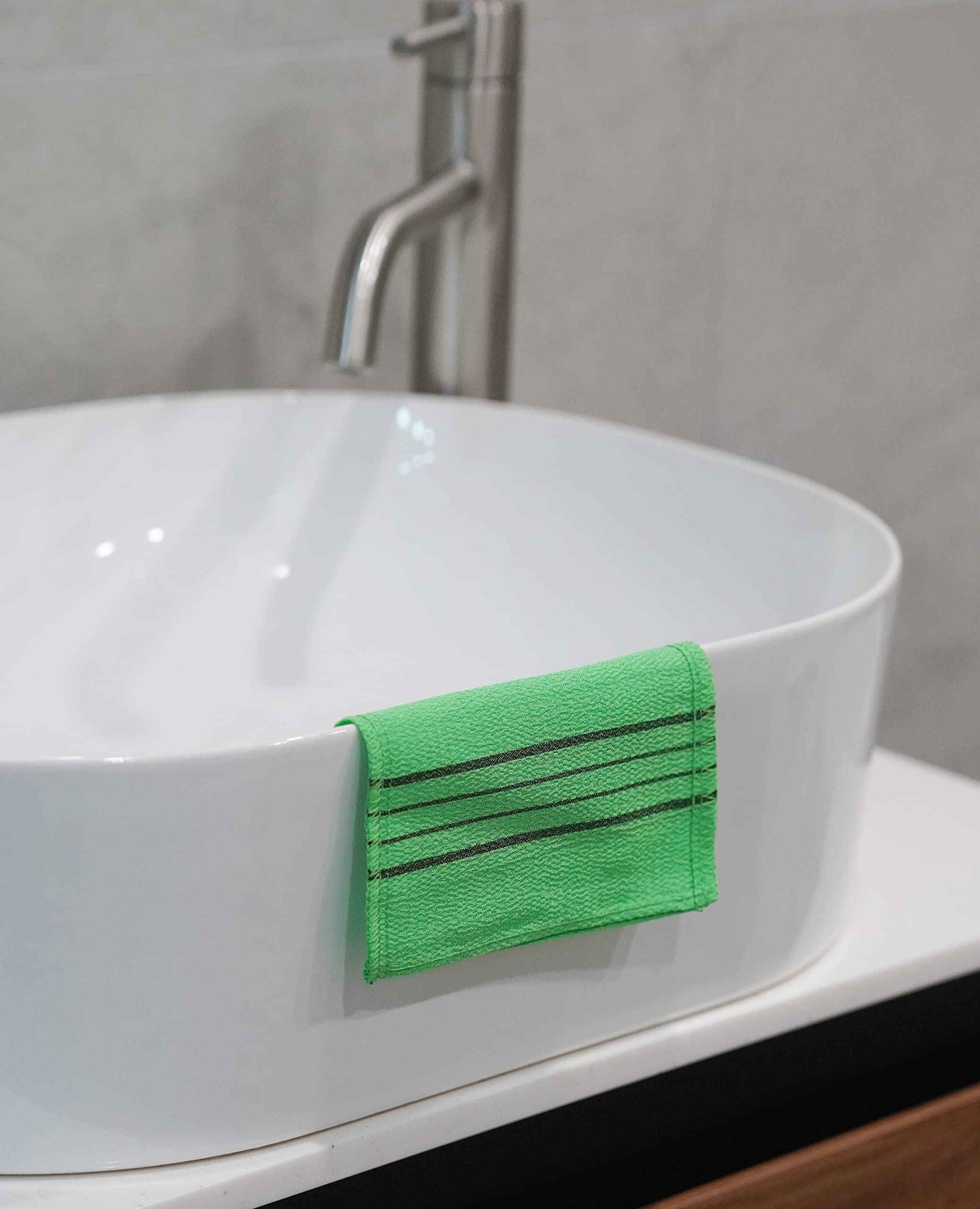 Sofrien New Korean Exfoliating Towel Washcloth Mitts, Korean Itaaly Shower and Bath Towel (6.29 x 5.3 Inch, Green) Made in Korea (Green, 30 Pcs)