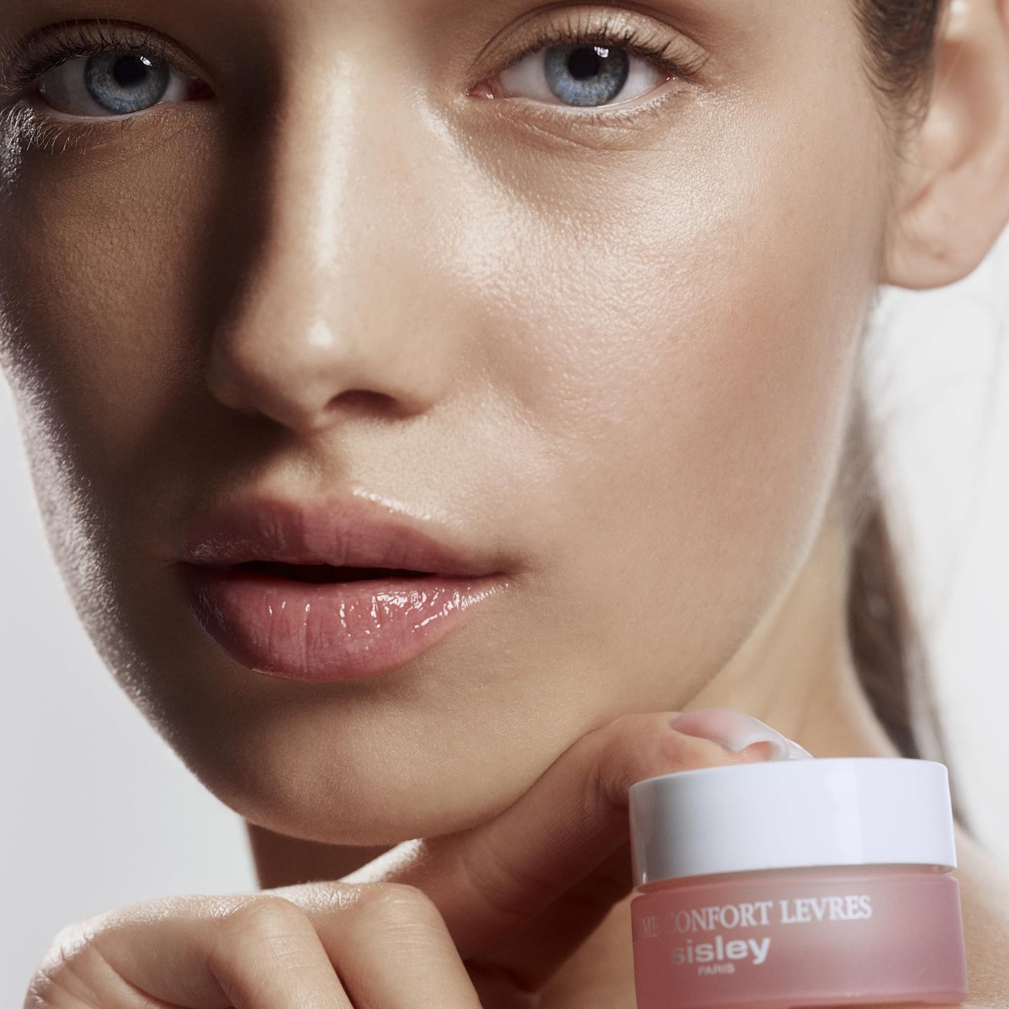 Sisley Paris Nutritive Lip Balm - 9 g - Soothes and Smooths Dry Lips - Ultra Nourishing & Non-Sticky Finish