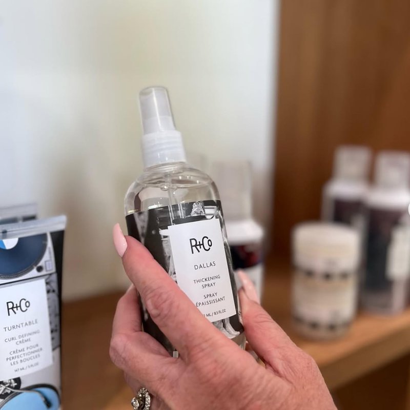 R+Co Dallas Hair Thickening Spray – Volumizing & Texturizing Spray for All Hair Lengths – Adds Thickness, Body & Shine for Fine, Thin Hair – Thermal Protection for Blowouts & Styling – Vegan – 8.5 oz