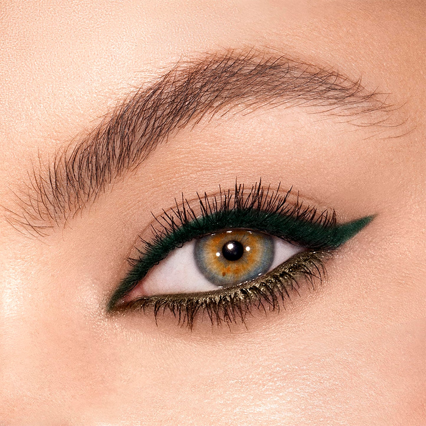 Charlotte Tilbury Magic Eyeliner - Waterproof Eyeliner Pencil with Matte & Metallic Finishes - Creamy, Blendable Formula with Up to 16HR Wear - Smudge & Humidity Proof - Green Lights