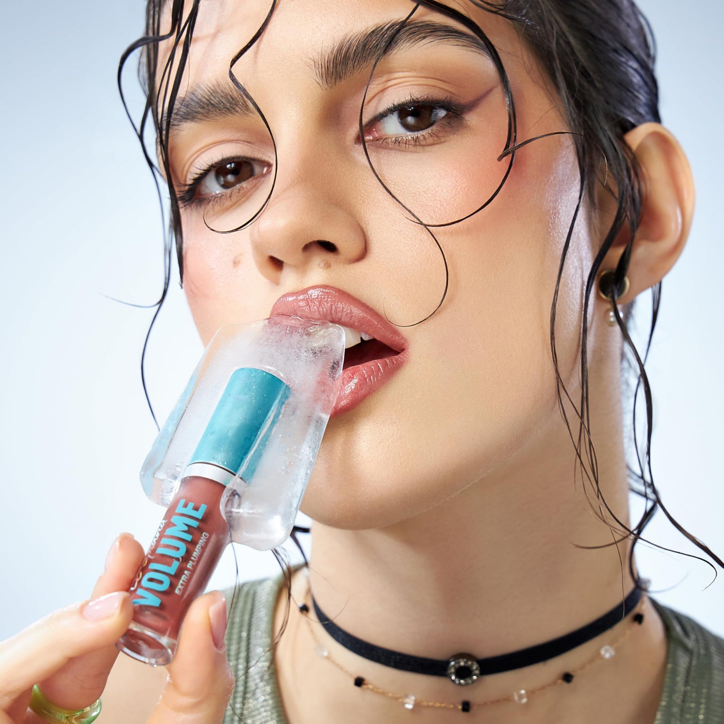 Vivienne Sabó Le Grand Volume Plumping Lip Gloss – Hyaluronic Acid Moisturizing Lip Gel, Cayenne Pepper + Menthol Cooling Tingle, High-Shine Non-Sticky Finish, Cruelty-Free, Shade Chablis, 3 ml