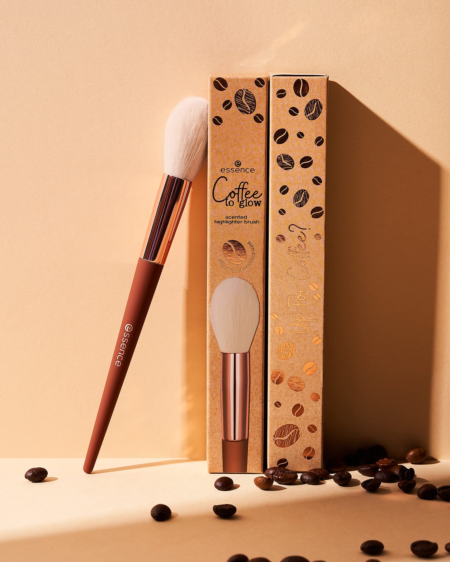 essence | Coffee to Glow Scented Highlighter Brush | Hello, Brew-Triful! | Caramel Macchiato Scent | Super Soft & Extra Gentle | Vegan & Cruelty Free