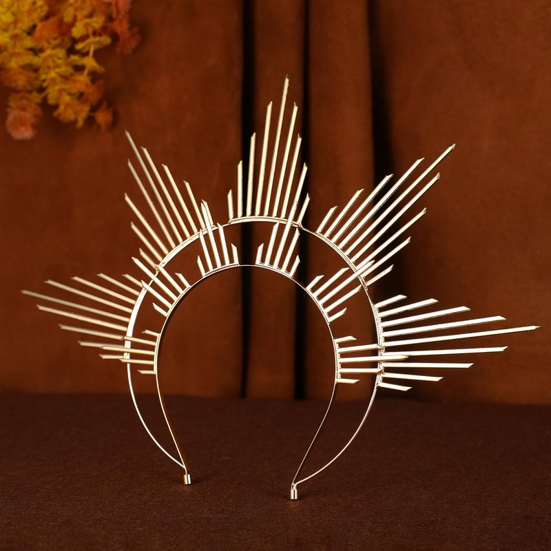 COSUCOS Golden Halo Crown Headpiece - Renaissance Statue of Liberty Halo Headband Spiked Sunburst Sun Goddess Headbands Cosplay Medieval Costume Headpiece for Halloween Party