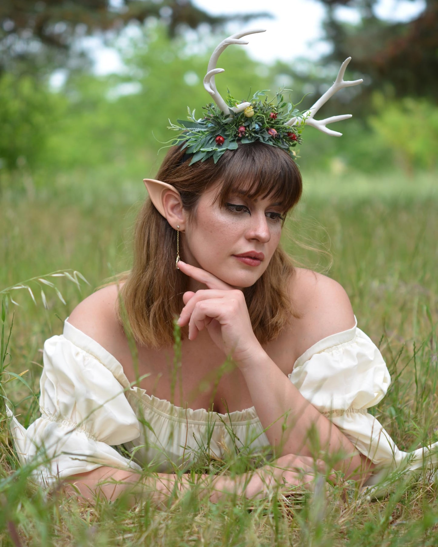 MOSTORY Handmade White Antler Headband with Green Leaves - Woodland Deer Horns Hairband Forest Reindeer Headpiece with Fruits for Women Girls Renaissance Hallowen Cosplay Photo Shoot