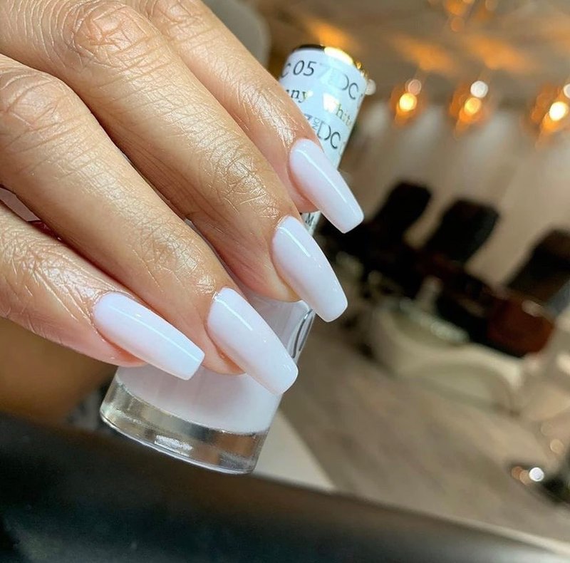 DND DC Gel Polish Set, White Collection, UV/LED Gel Polish and Air Dry Nail Lacquer, Matching Chip-Free Polish Duo, 057 White Bunny, 0.5 Fl Oz