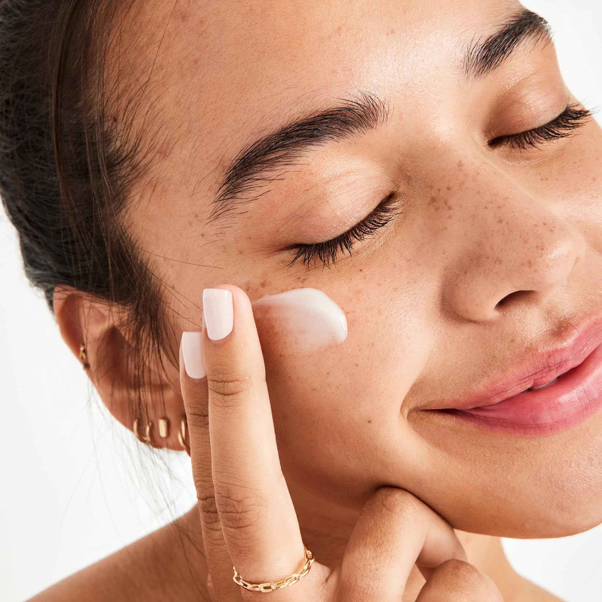 First Aid Beauty - Ultra Repair Oil-Control Moisturizer, Weightless Hydrating Mattifying Cream, Helps Minimize Pores for All Day Shine-Free Skin, Alcohol & Oil Free, Safe for Sensitive Skin, 1.7 oz